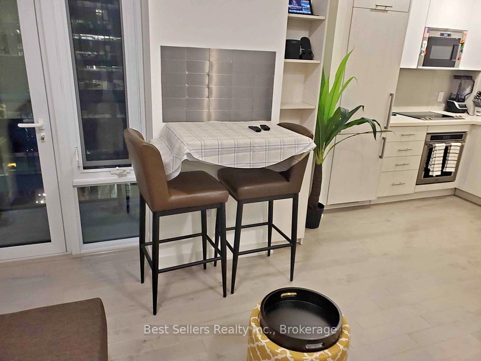 330 Richmond Street W 1605, Toronto, ON M5V 0M4 photo 3
