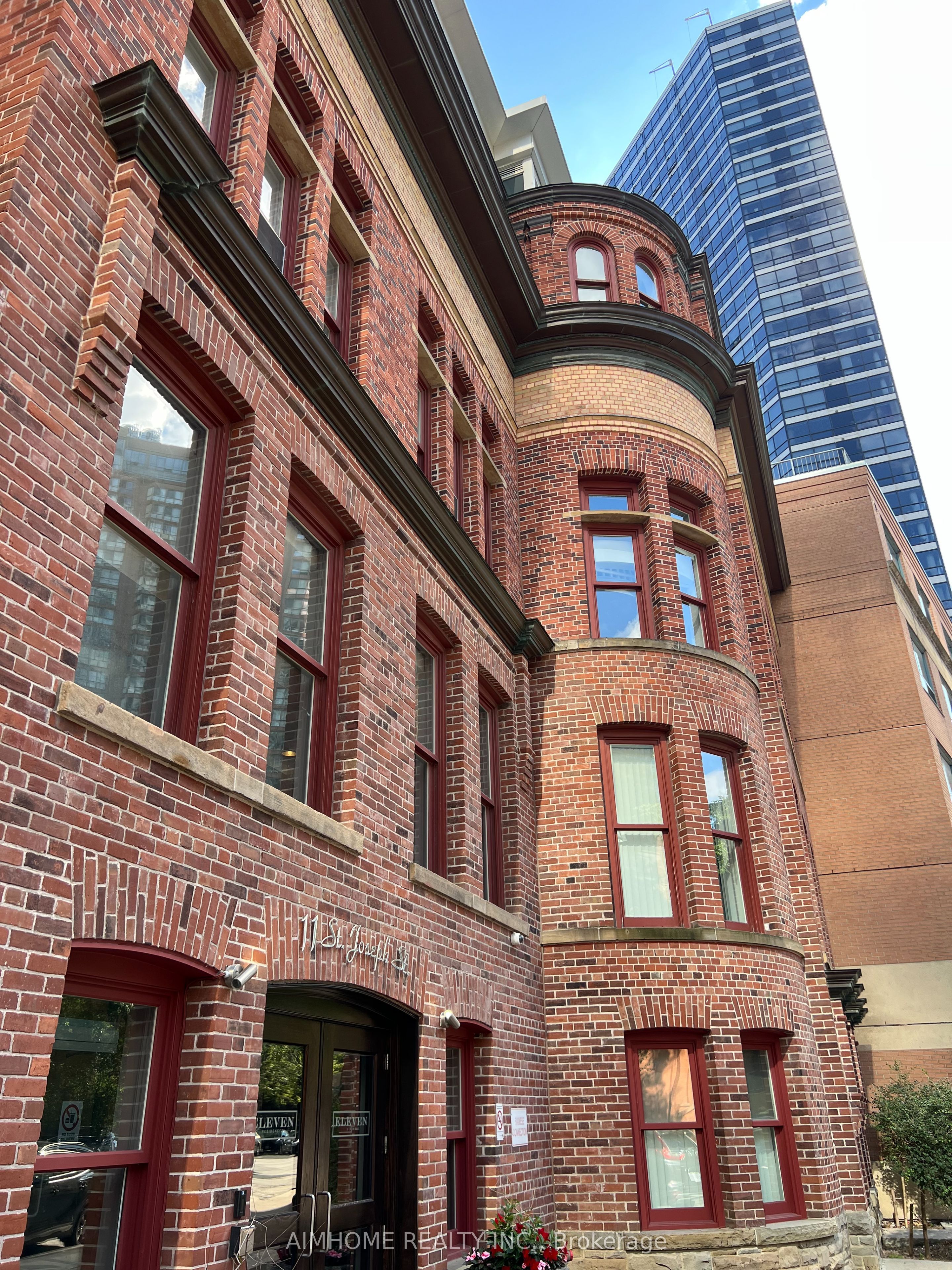 11 St. Joseph Street 903, Toronto, ON M4Y 1J8