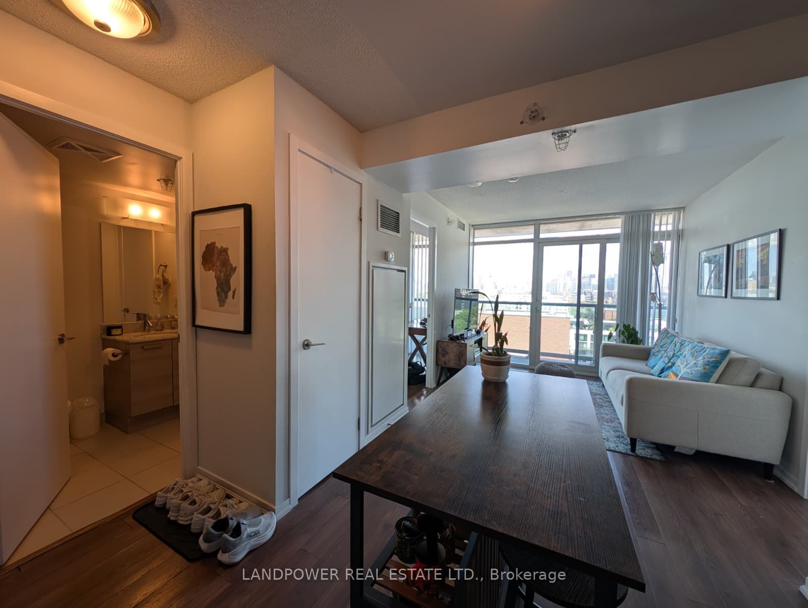 36 Lisgar Street 1910E, Toronto, ON M6J 0C7 photo 3