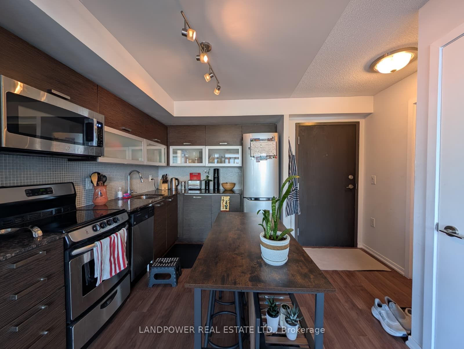 36 Lisgar Street 1910E, Toronto, ON M6J 0C7 photo 4