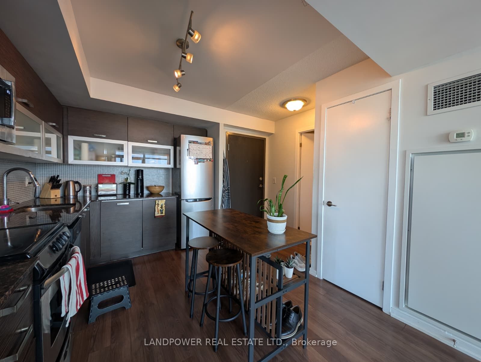 36 Lisgar Street 1910E, Toronto, ON M6J 0C7 photo 5