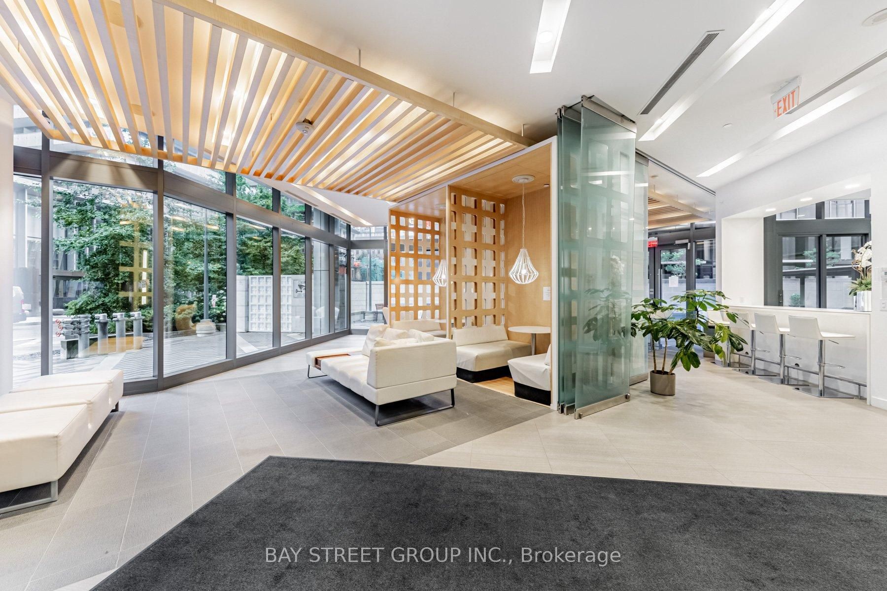 45 Charles Street E 5102, Toronto, ON M4Y 0B8 photo 2