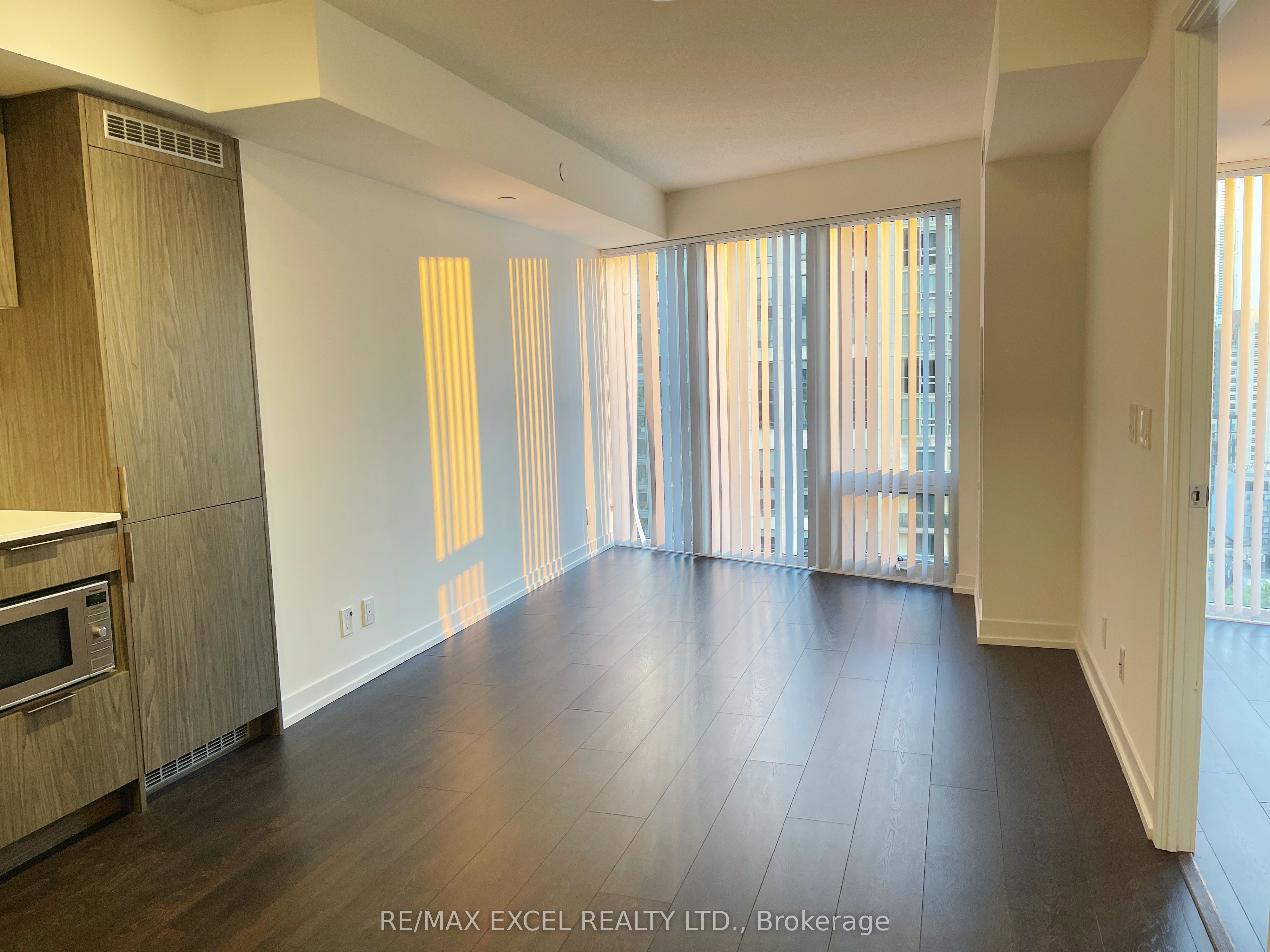 60 Shuter Street 2505, Toronto, ON M5B 1A8 photo 2
