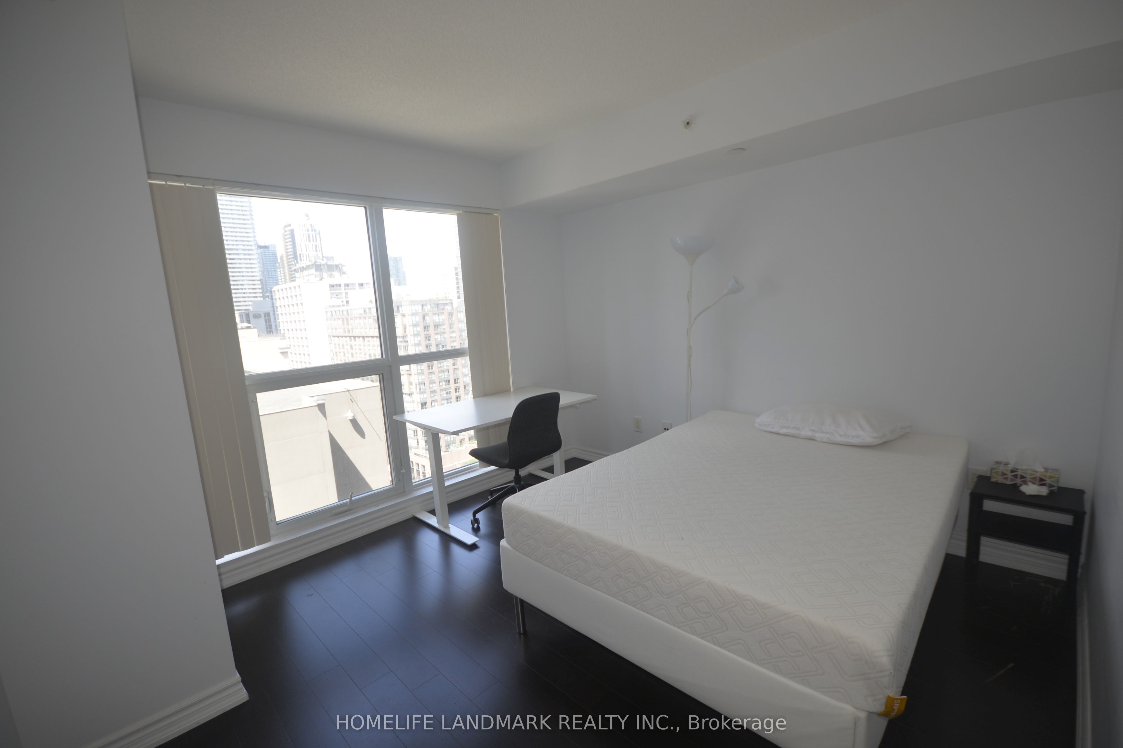 386 Yonge Street 1515, Toronto, ON M5B 0A5 photo 3