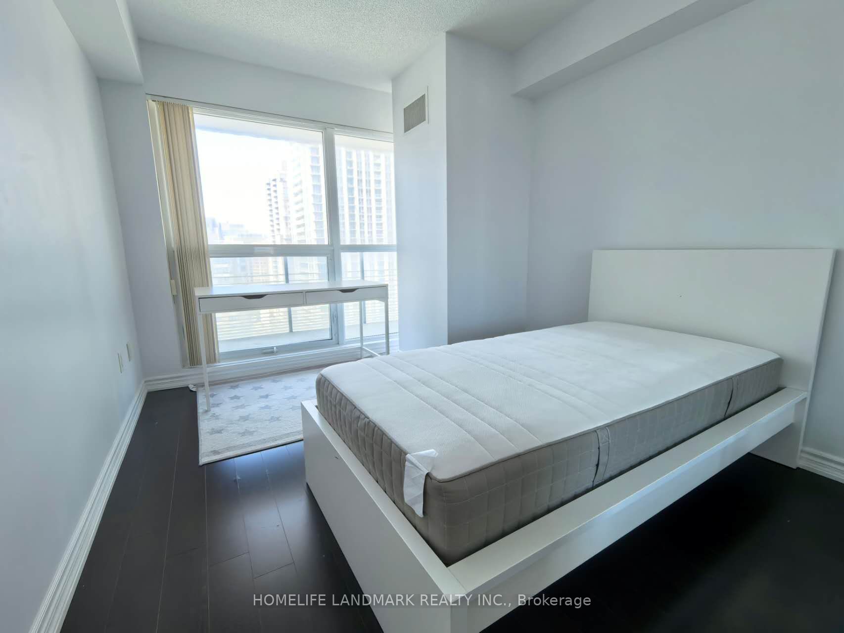 386 Yonge Street 1515, Toronto, ON M5B 0A5 photo 4