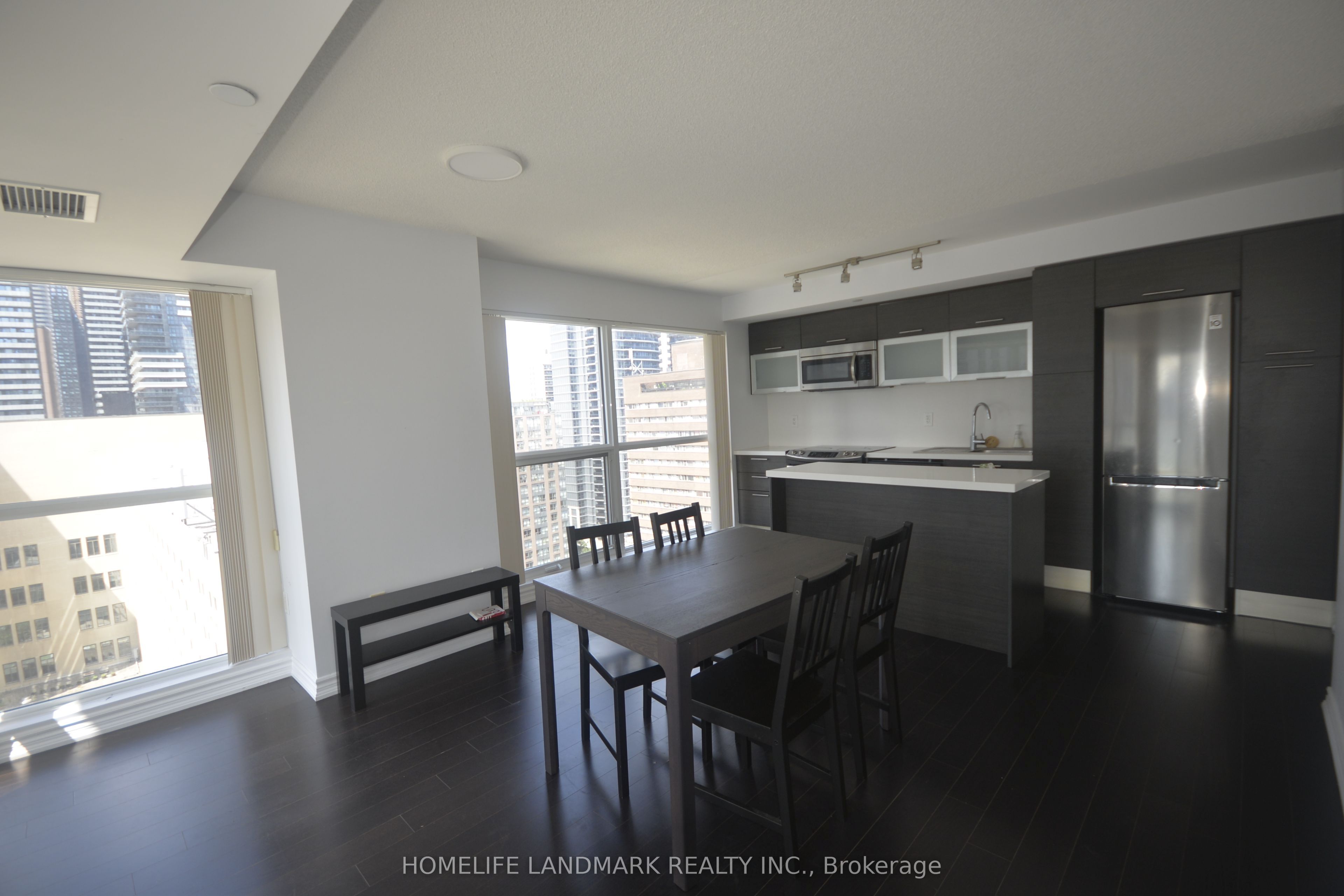 386 Yonge Street 1515, Toronto, ON M5B 0A5 photo 5