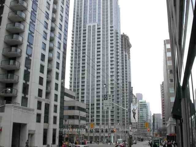763 Bay Street 3907, Toronto, ON M5G 2R3 photo 2