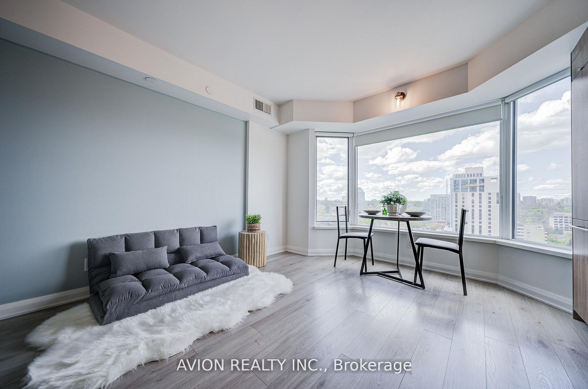 155 Yorkville Avenue 1920, Toronto, ON M5R 0B4