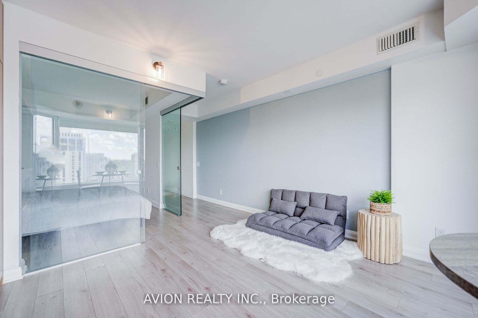 155 Yorkville Avenue 1920, Toronto, ON M5R 0B4 photo 2