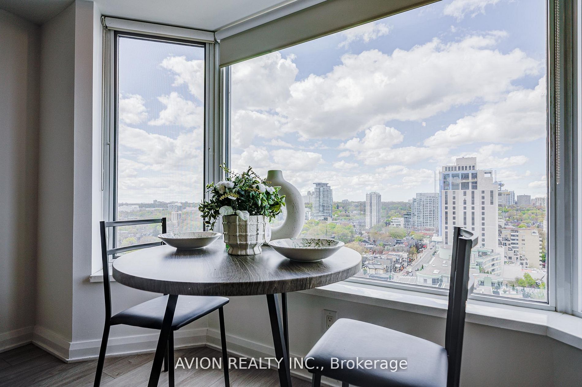 155 Yorkville Avenue 1920, Toronto, ON M5R 0B4 photo 4
