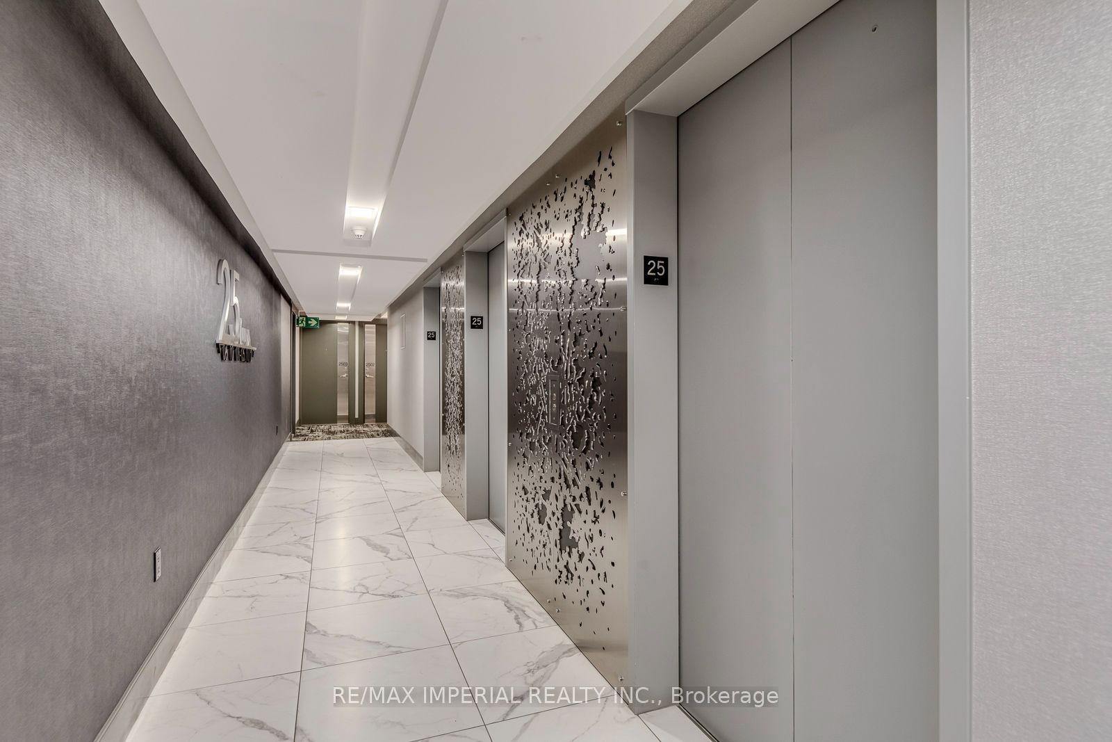 25 Capreol Court, Toronto, ON M5V 3Z4 photo 5