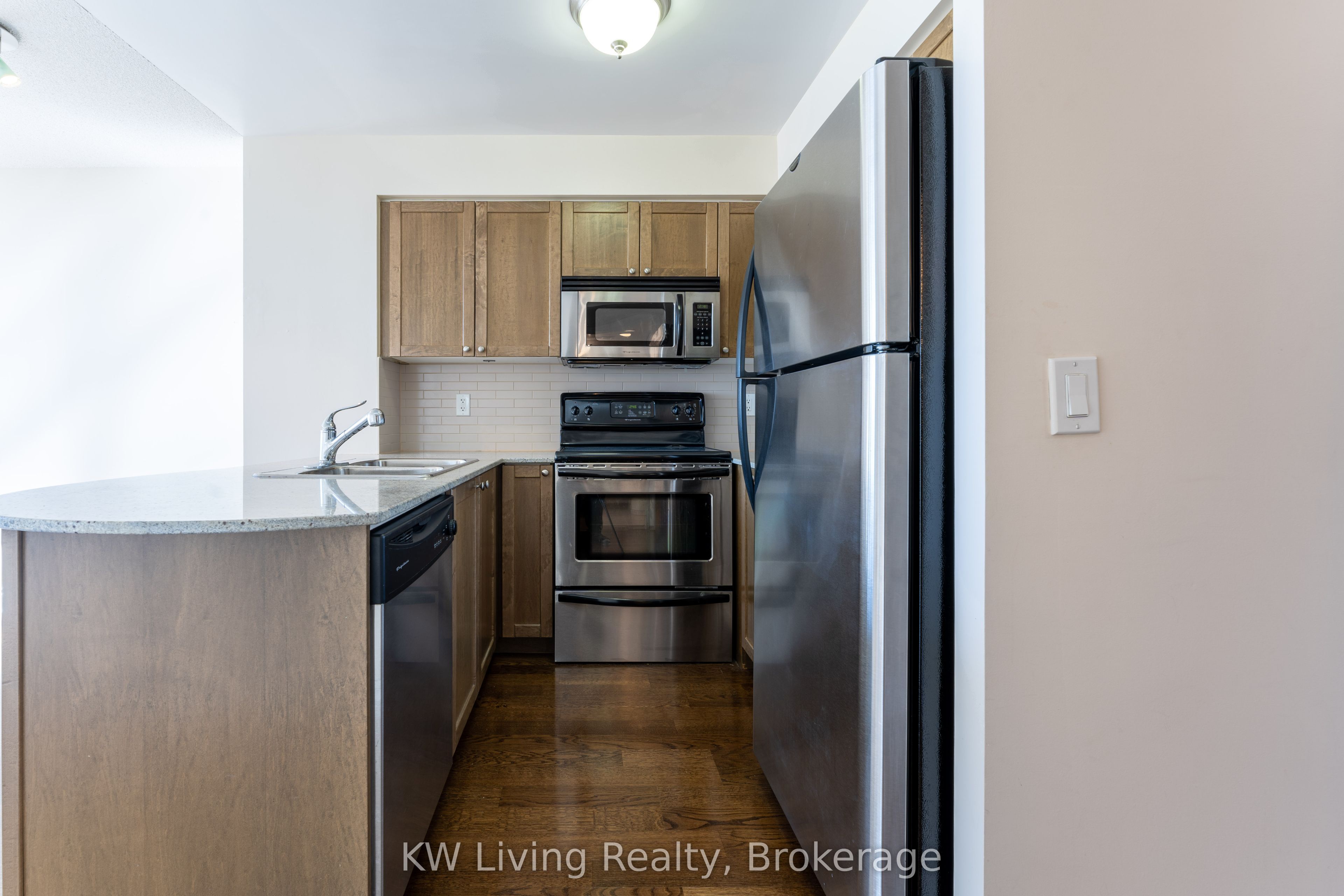 763 Bay Street 4009, Toronto, ON M5G 2R3 photo 2