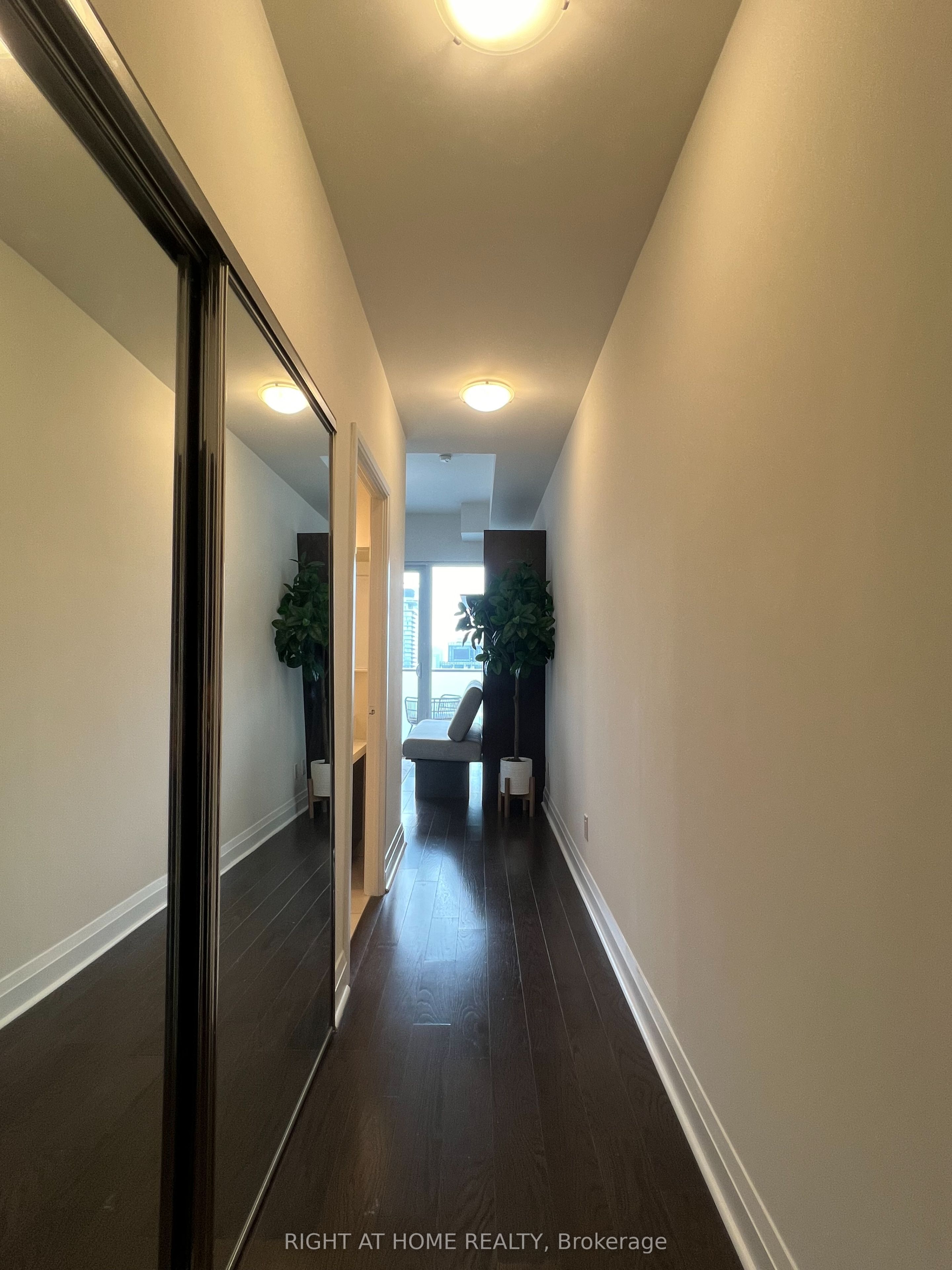 65 St Mary Street #3708, Toronto, ON M5S 0A6 photo 2