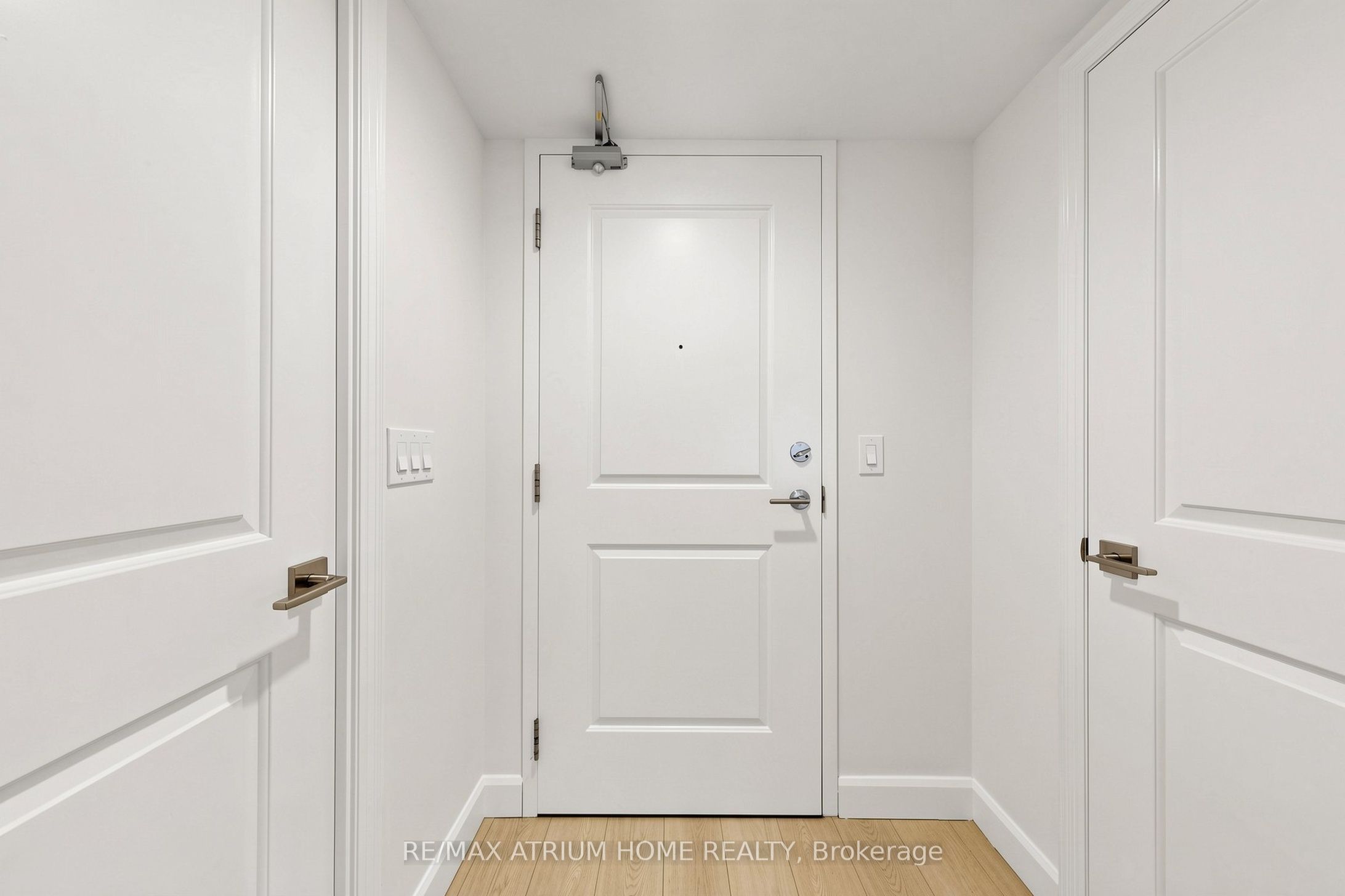 75 East Liberty Street 912, Toronto, ON M6K 3R3 photo 4