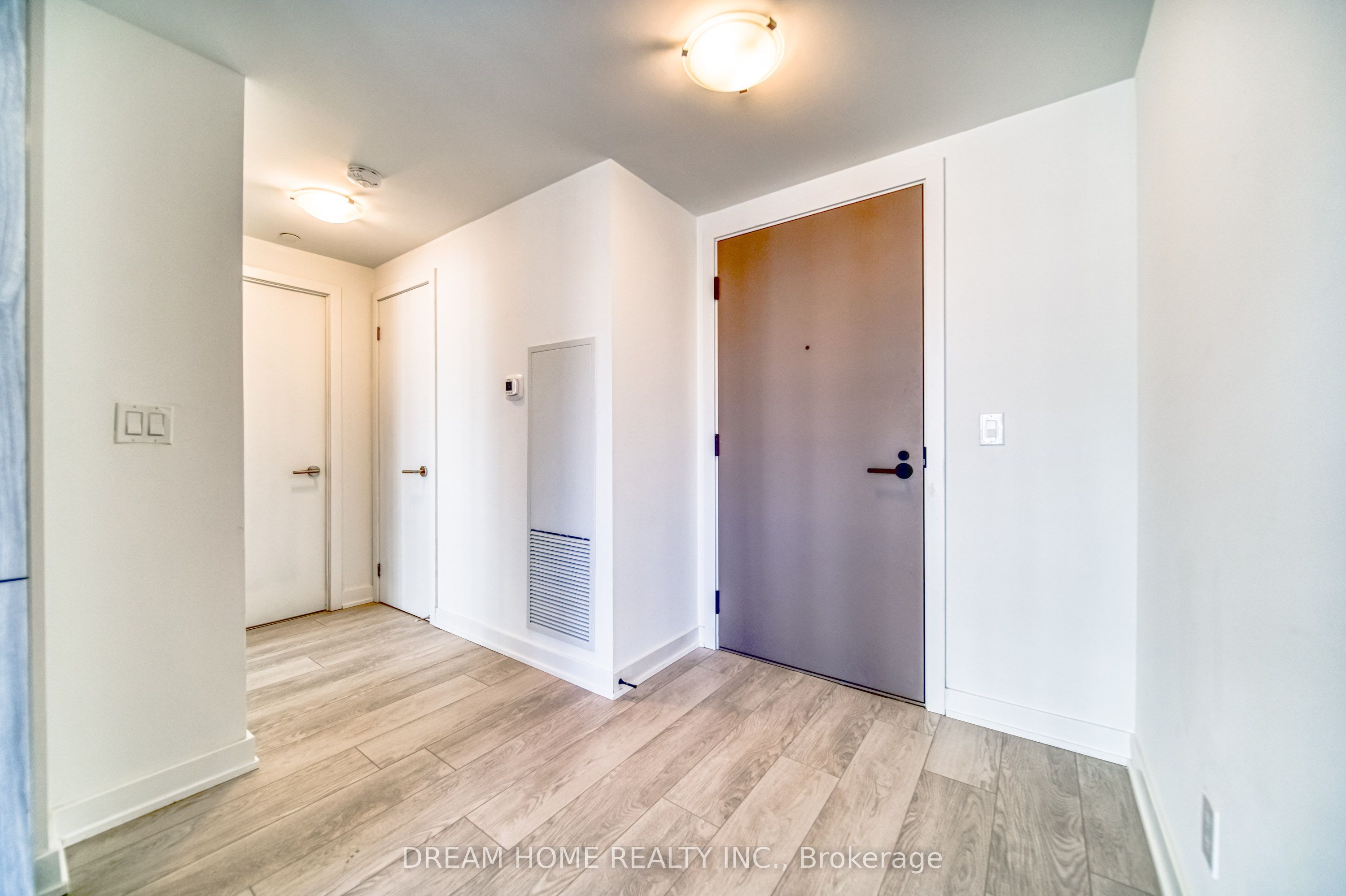 47 Mutual Street 1004, Toronto, ON M5B 0C6 photo 3