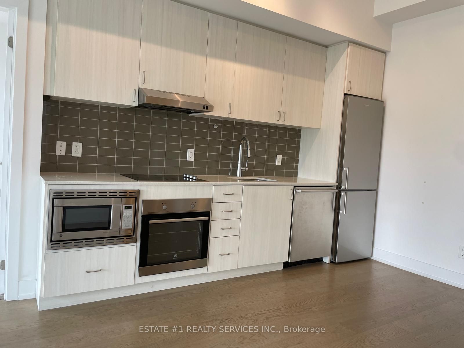 7 Kenaston Gardens 812, Toronto, ON M2K 0E9