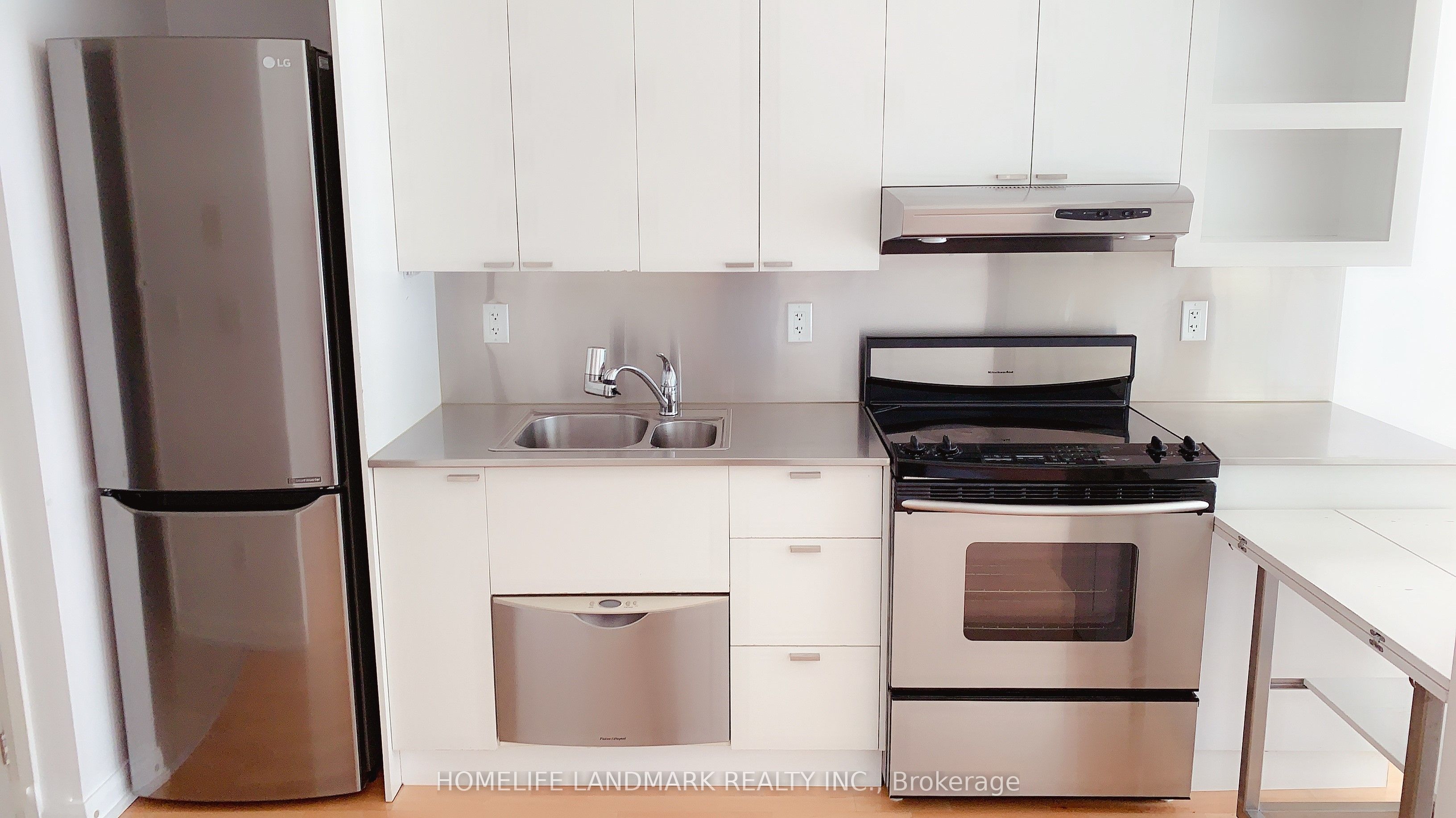111 Elizabeth Street 1535, Toronto, ON M5G 1P7 photo 3