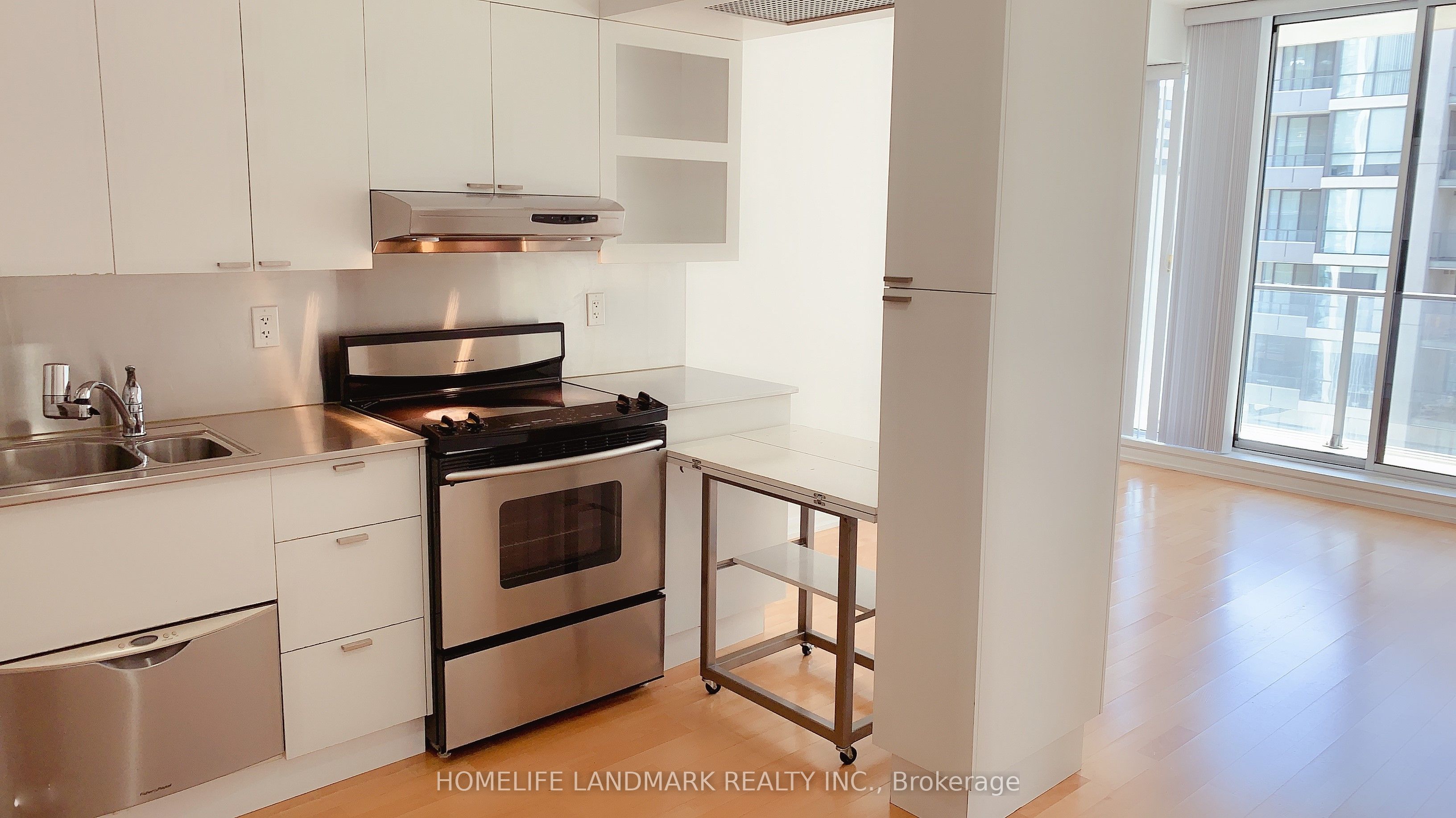 111 Elizabeth Street 1535, Toronto, ON M5G 1P7 photo 5