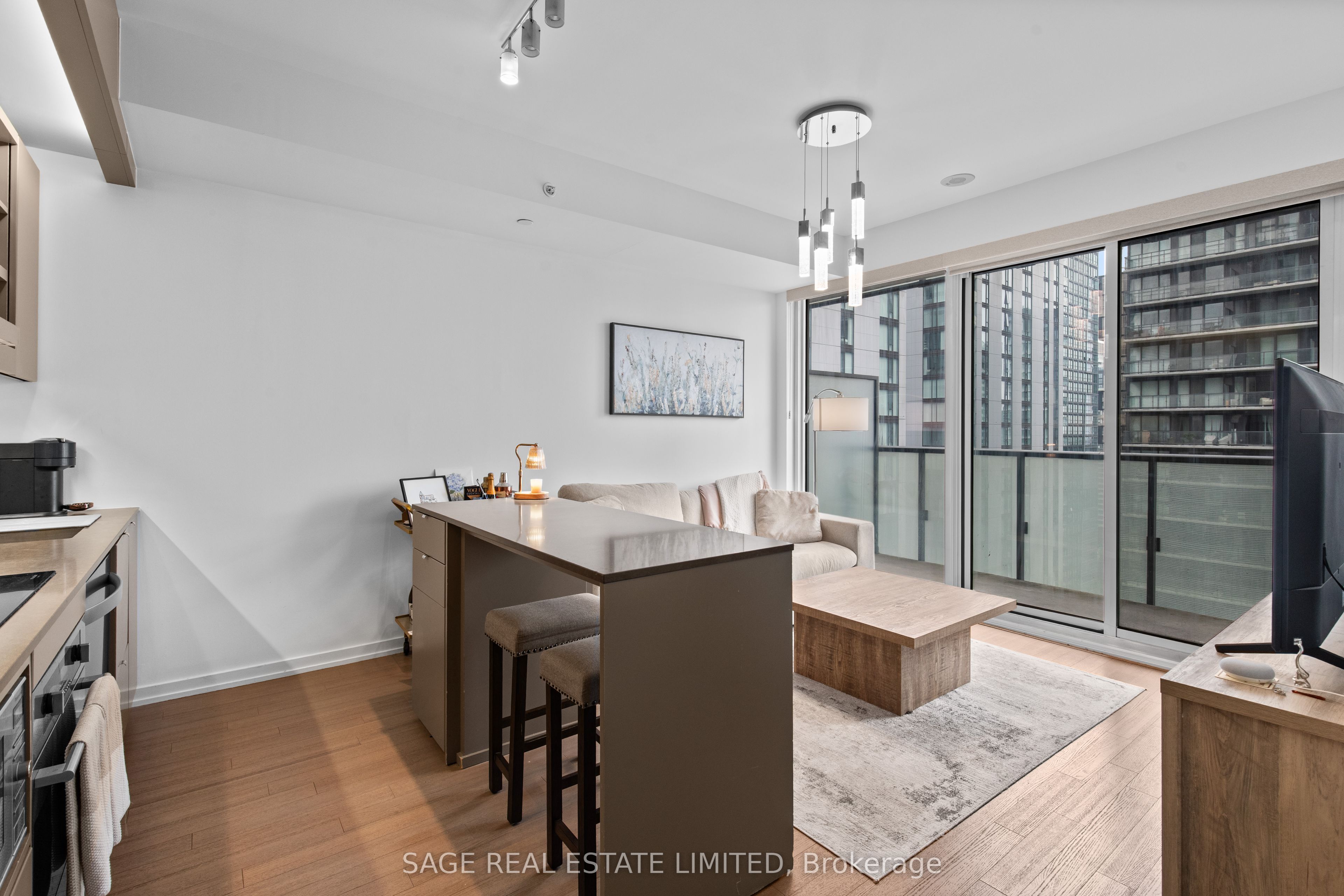 101 Peter Street 3308, Toronto, ON M5V 0G6 photo 2