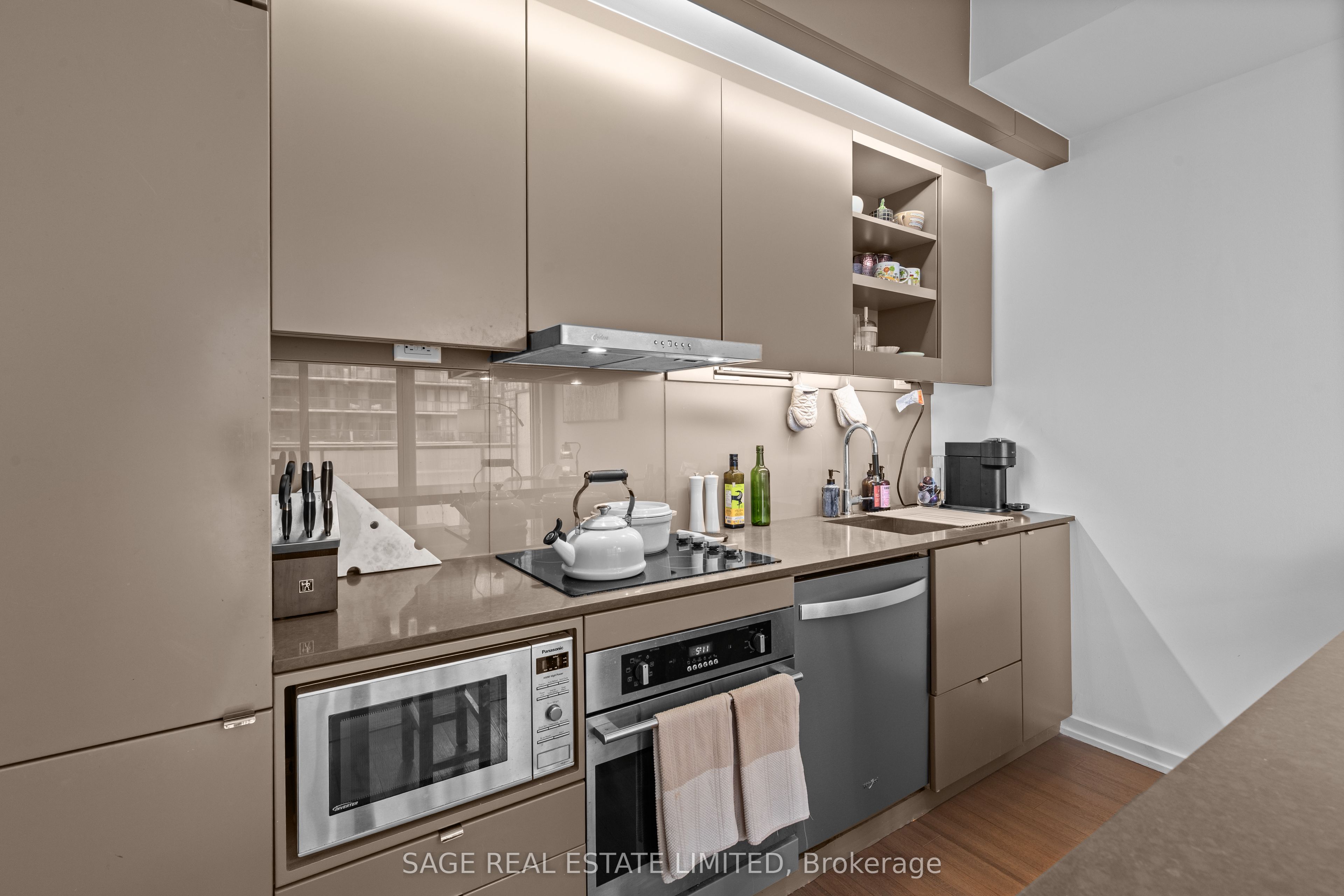 101 Peter Street 3308, Toronto, ON M5V 0G6 photo 5