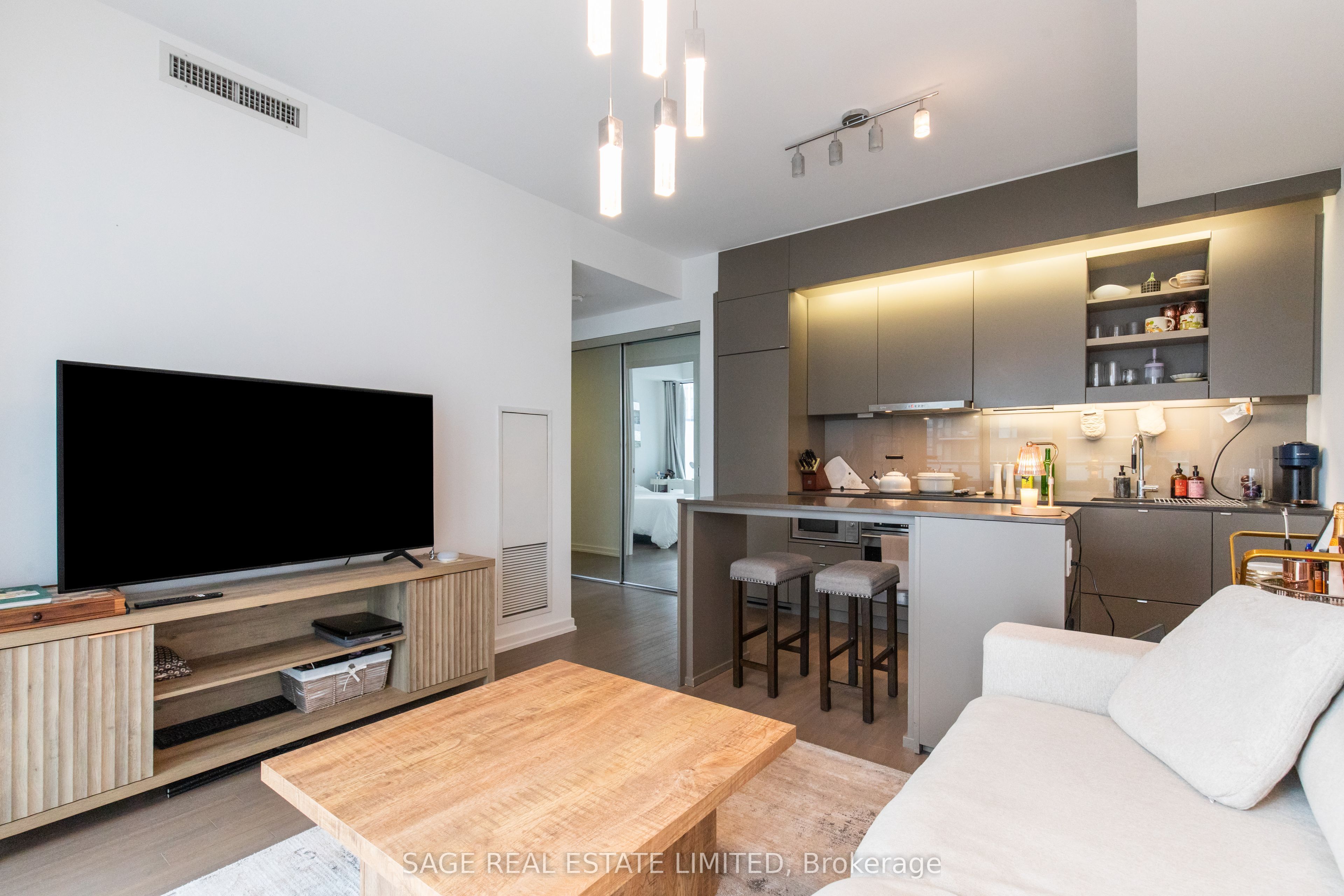101 Peter Street 3308, Toronto, ON M5V 0G6