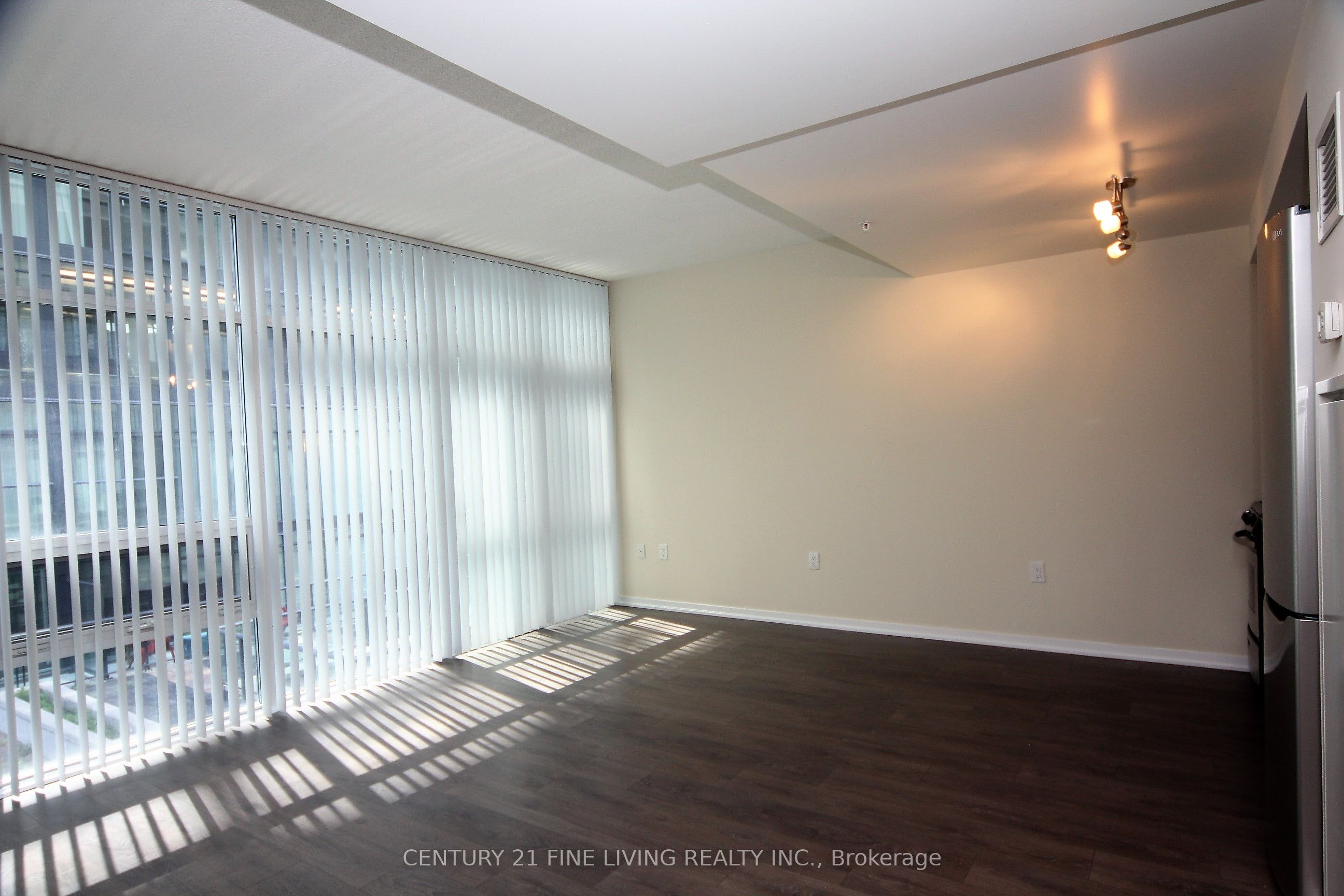 36 Lisgar Street 810, Toronto, ON M6J 3G2 photo 5