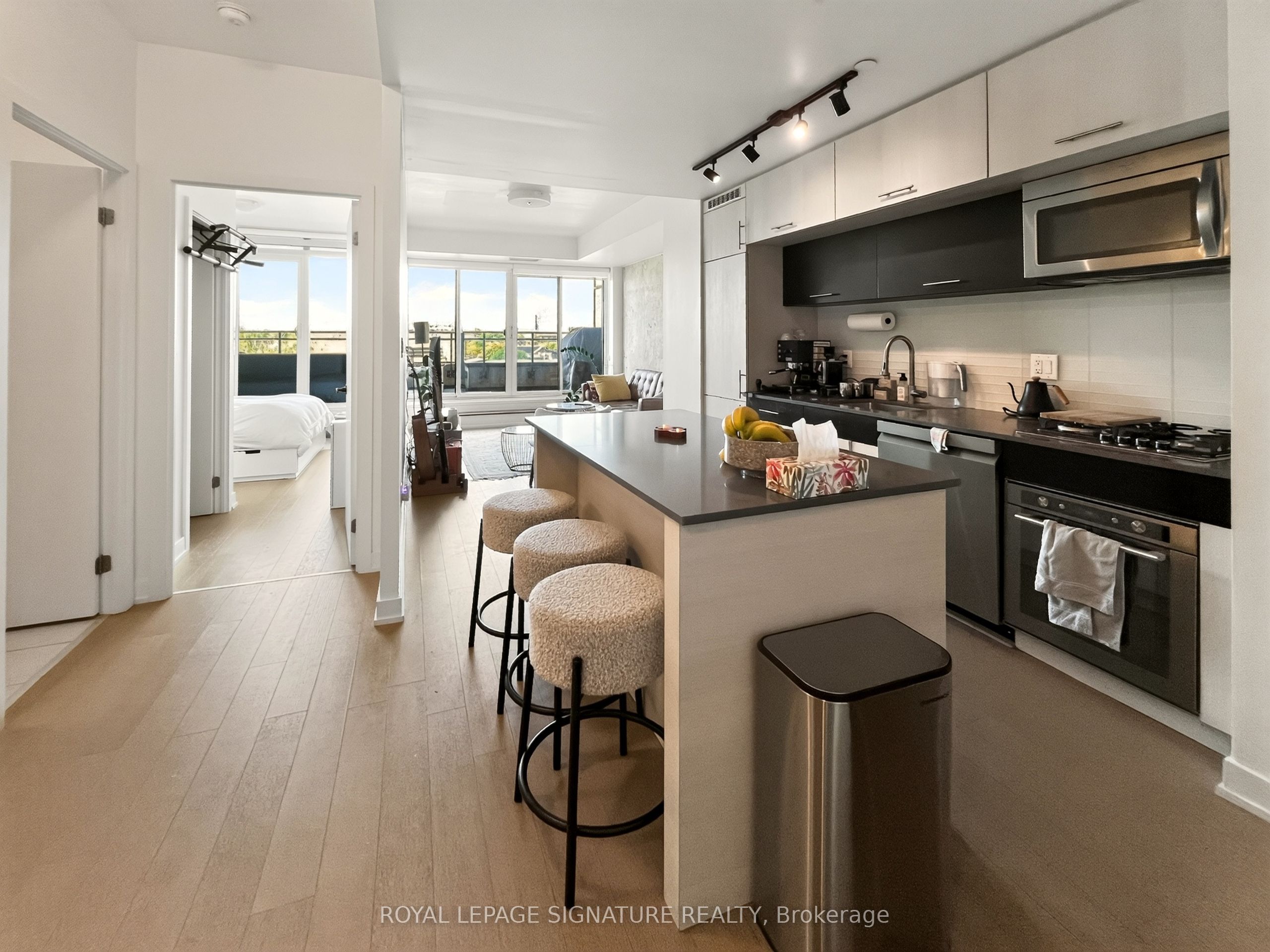 205 Manning Avenue 501, Toronto, ON M6J 0E2 photo 2