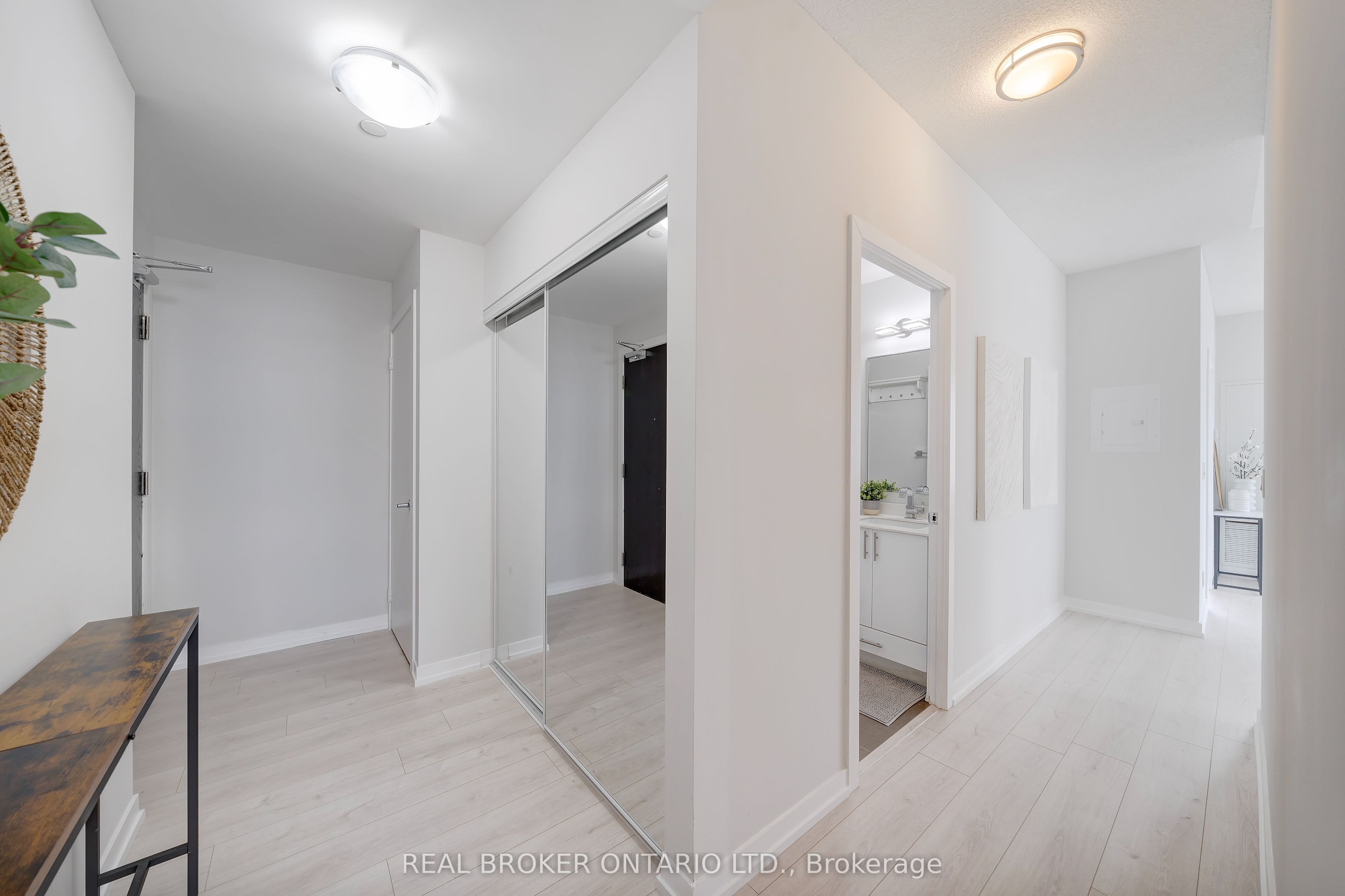 225 Sackville Street 603, Toronto, ON M5A 0B9 photo 3