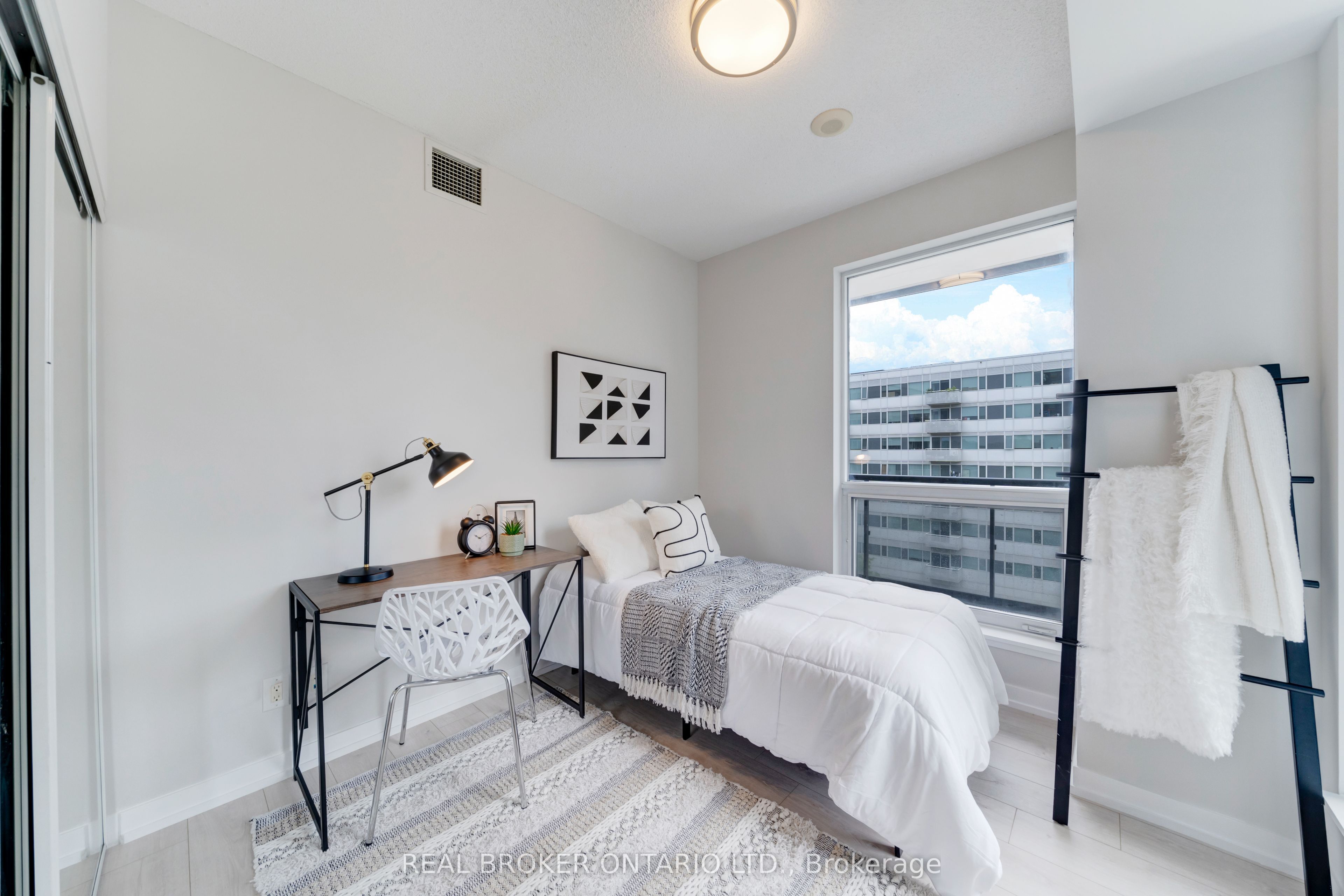 225 Sackville Street 603, Toronto, ON M5A 0B9 photo 4