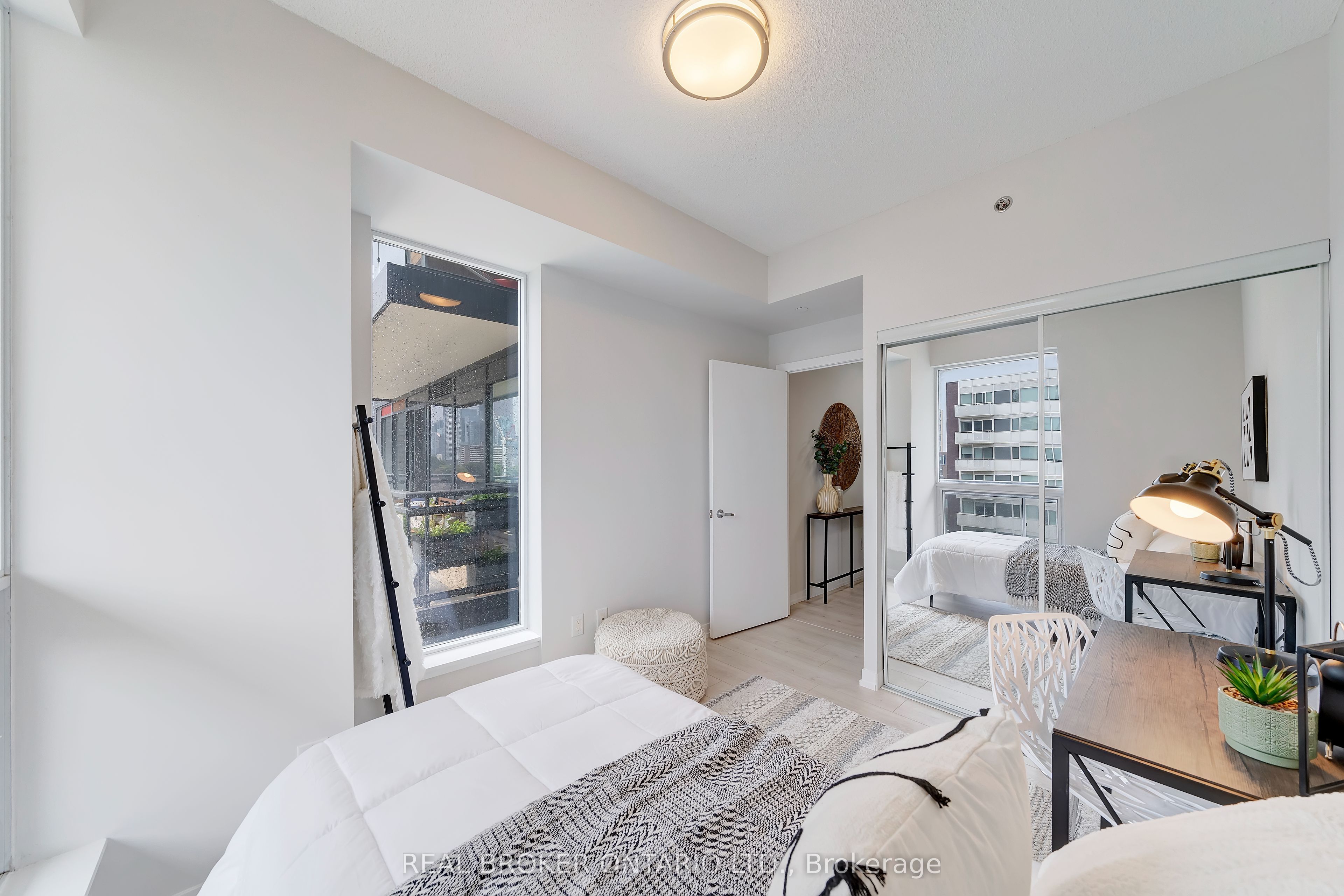 225 Sackville Street 603, Toronto, ON M5A 0B9 photo 5