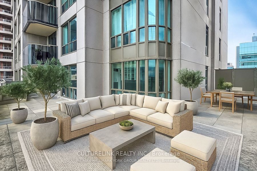 750 Bay Street 2307, Toronto, ON M5G 1N6