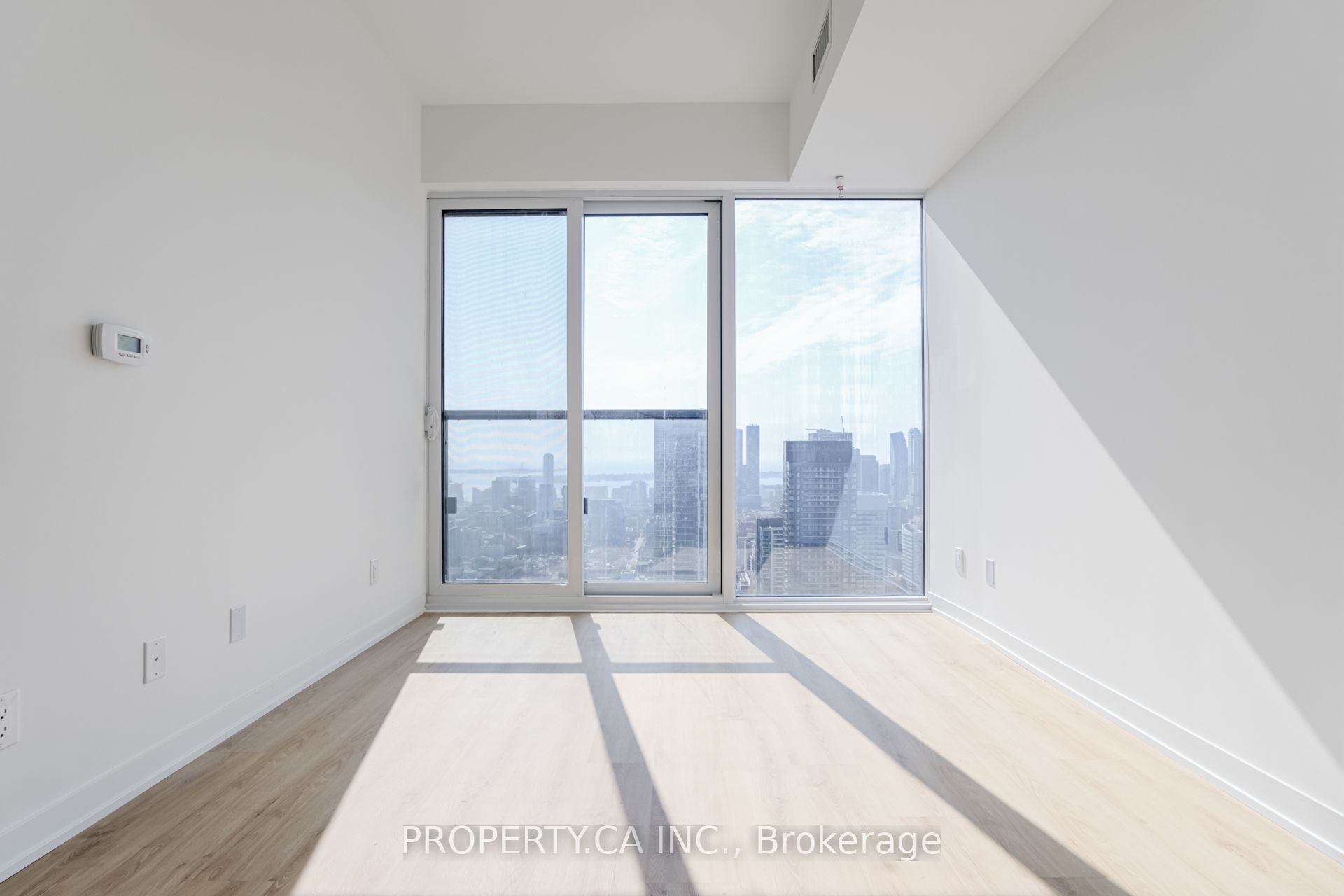 319 Jarvis Street LPH16, Toronto, ON M5B 0C8 photo 3