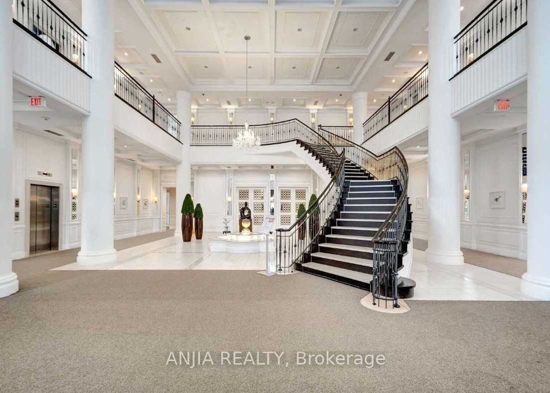 25 Greenview Avenue 1024, Toronto, ON M2M 0A5 photo 4