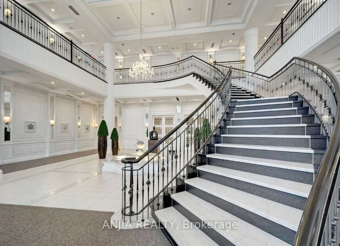25 Greenview Avenue 1024, Toronto, ON M2M 0A5 photo 5