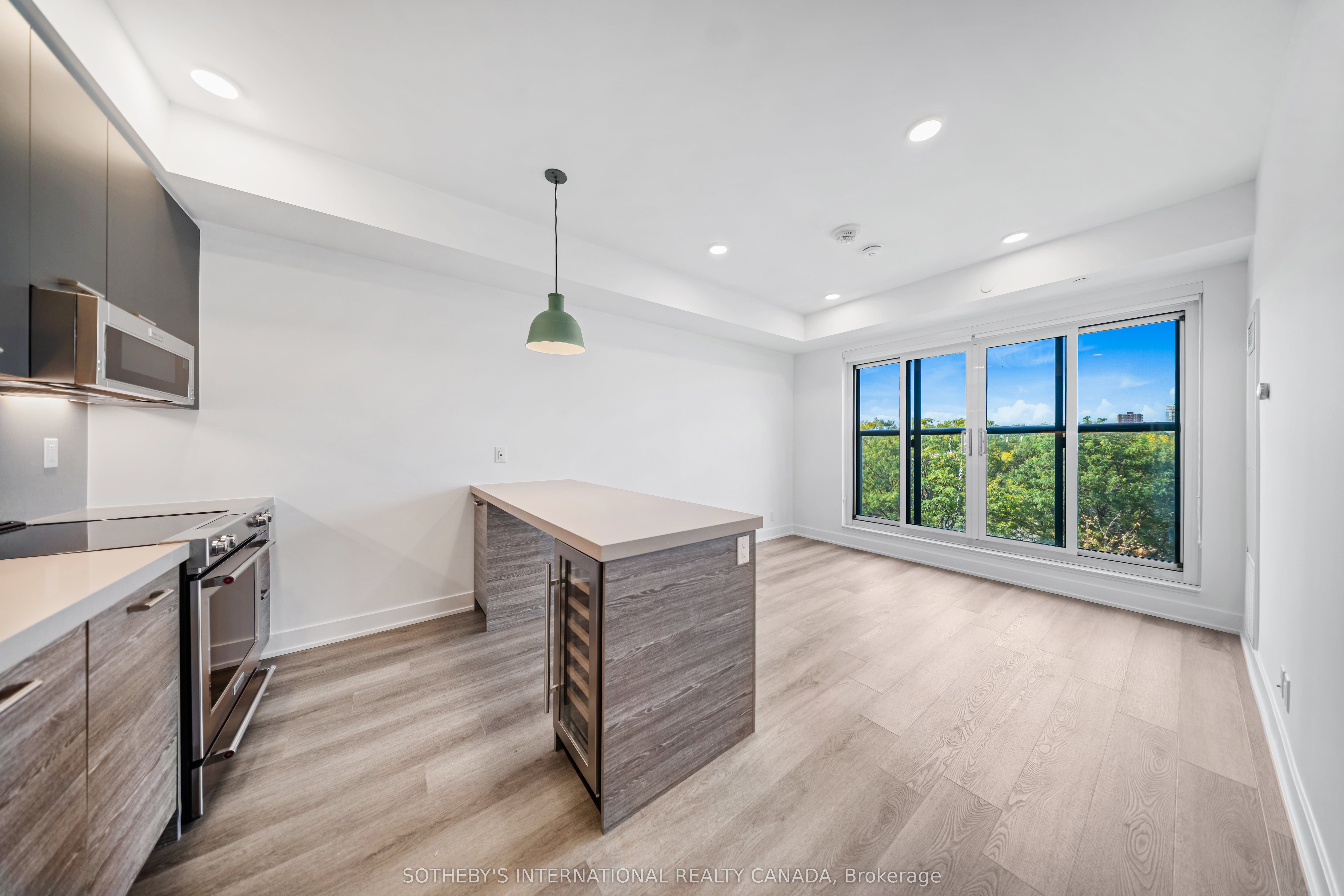 484 Spadina Avenue 709, Toronto, ON M5S 0E4 photo 3