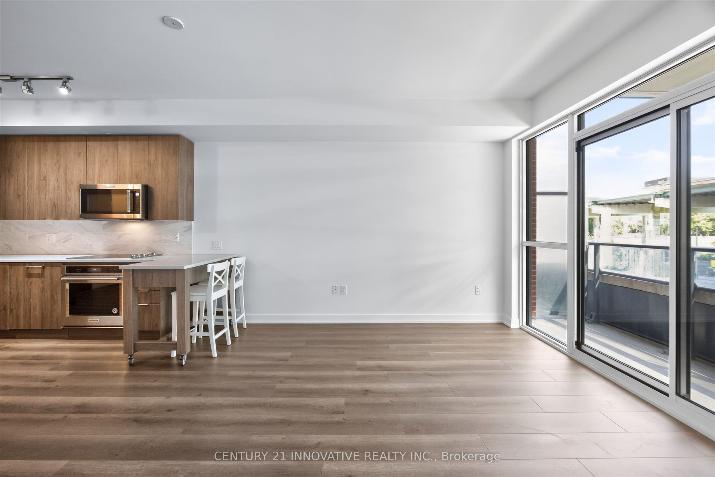 38 Iannuzzi Street 330, Toronto, ON M5V 0S2 photo 4