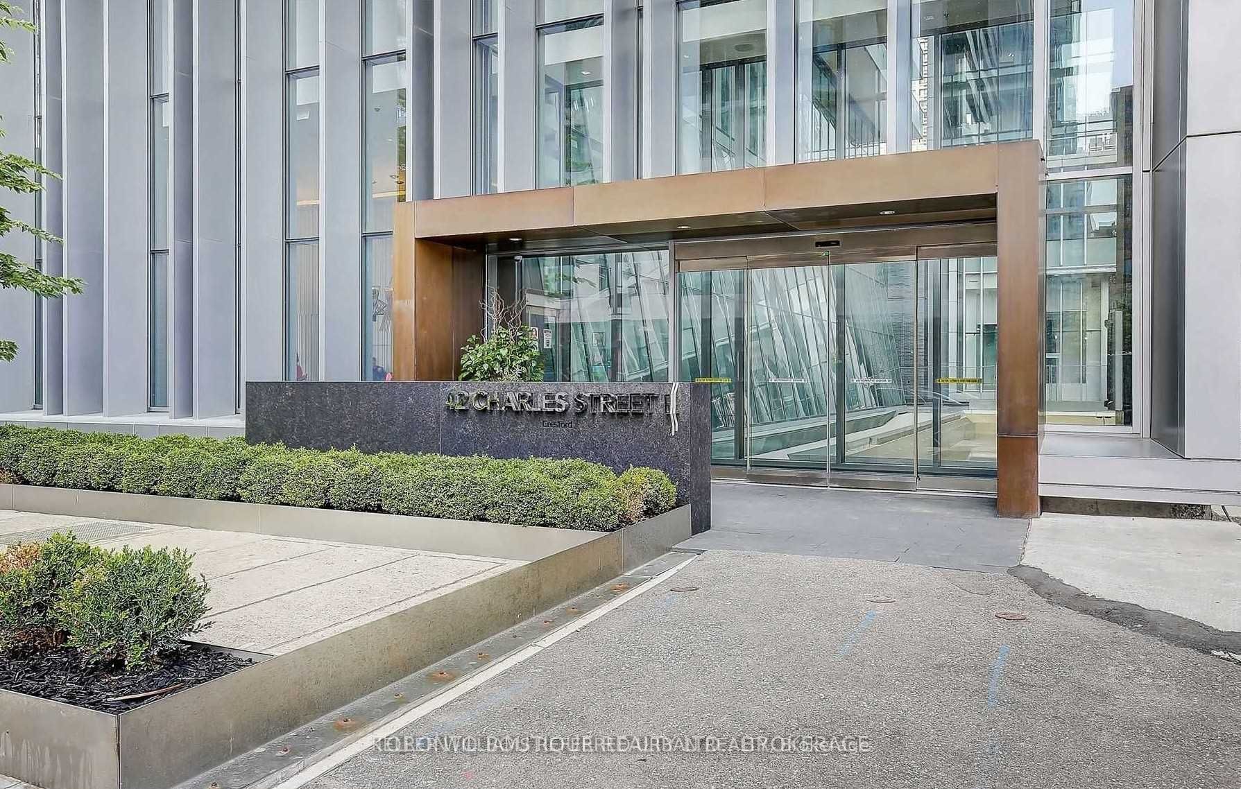 42 Charles Street E 409, Toronto, ON M4Y 1T4 photo 2