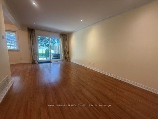 8 Farmstead Road, Toronto, ON M2L 2G2 photo 3