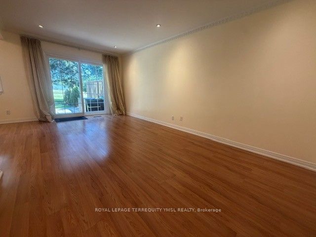 8 Farmstead Road, Toronto, ON M2L 2G2 photo 4