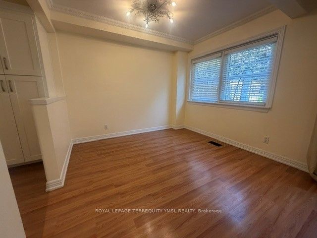 8 Farmstead Road, Toronto, ON M2L 2G2 photo 5