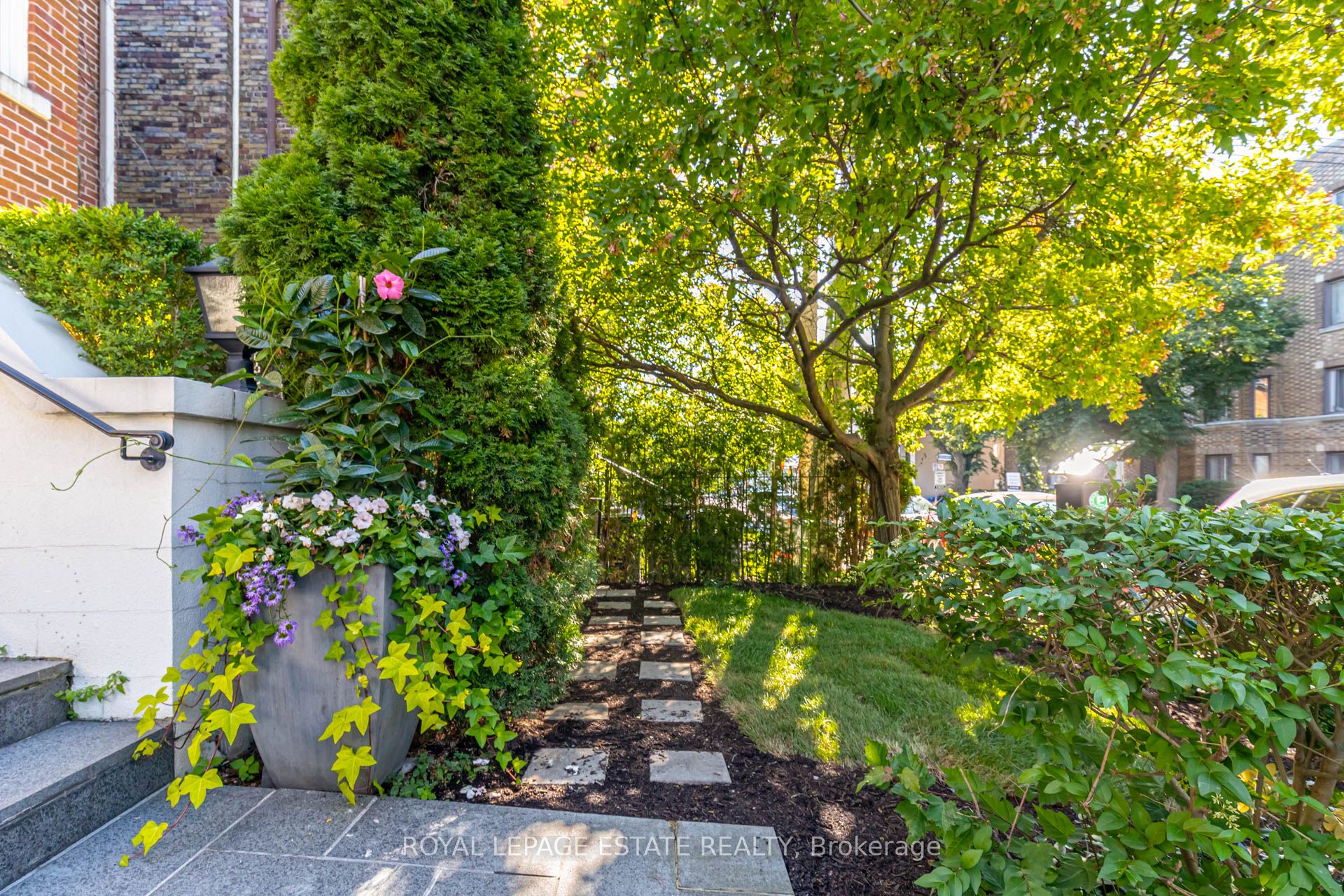 319 Lonsdale Road 1D, Toronto, ON M4V 1X3 photo 2