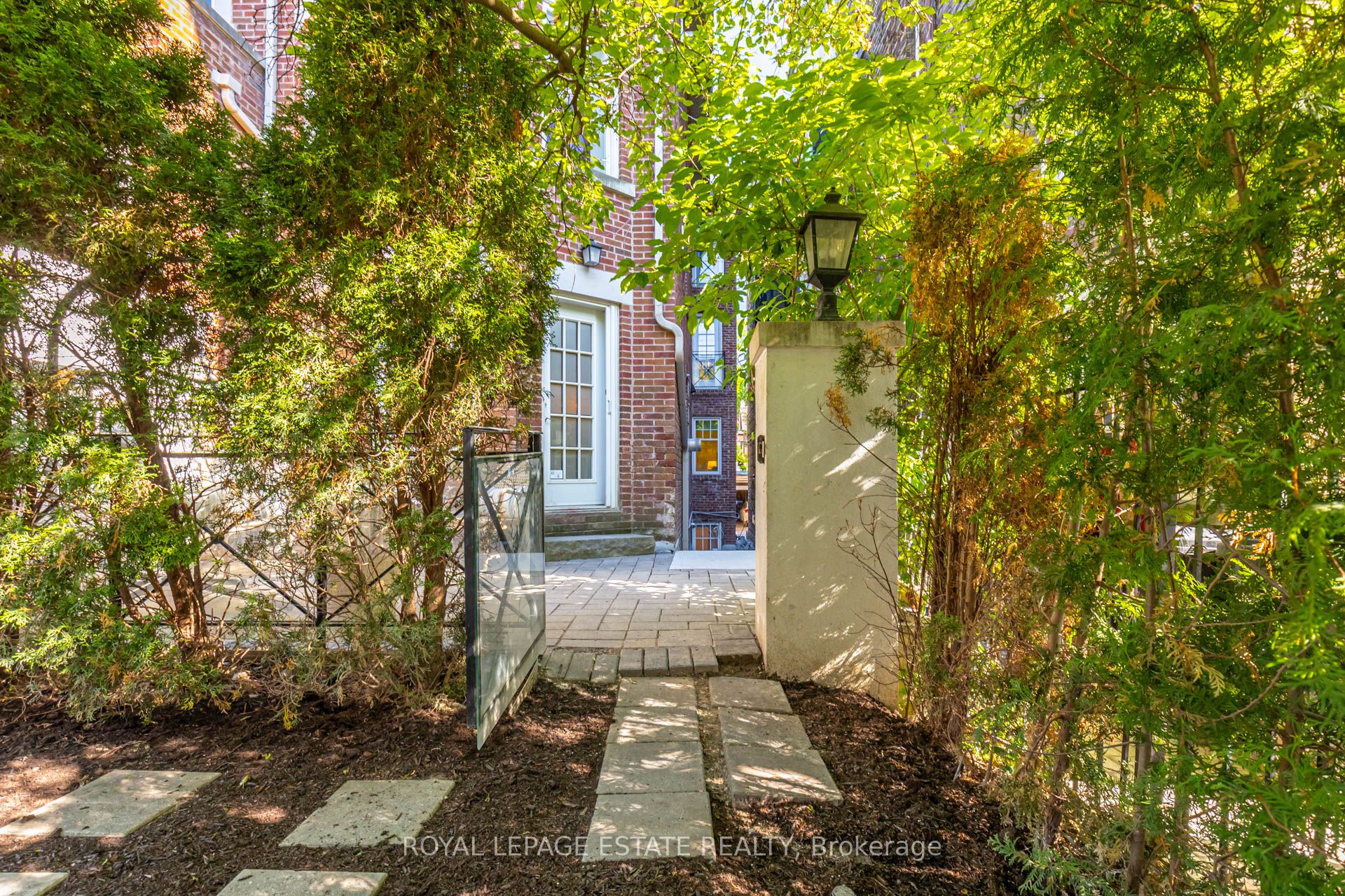 319 Lonsdale Road 1D, Toronto, ON M4V 1X3 photo 3