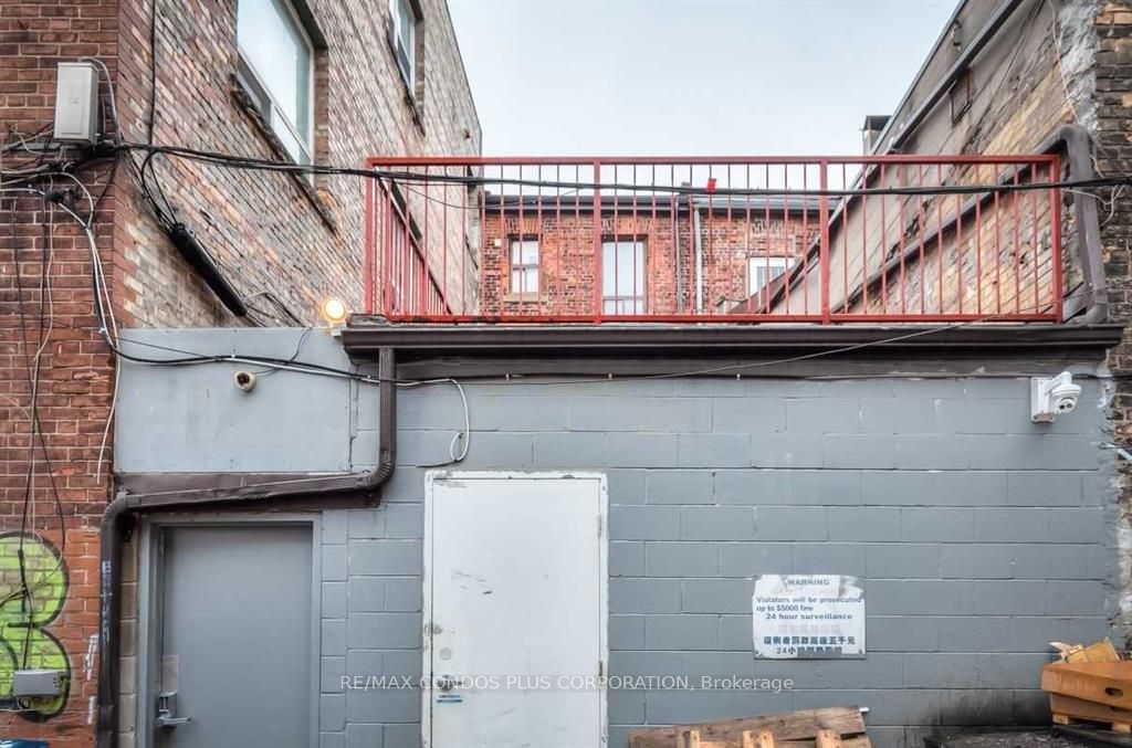 324 Spadina Avenue D, Toronto, ON M5T 2E7 photo 2