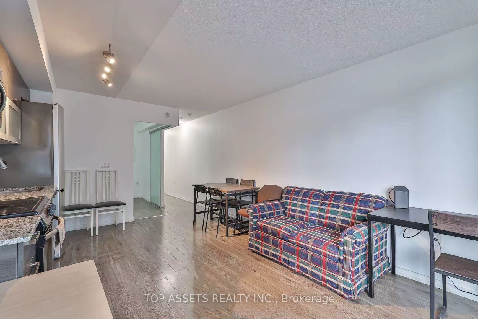 36 Lisgar Street 518E, Toronto, ON M6J 0C7 photo 5