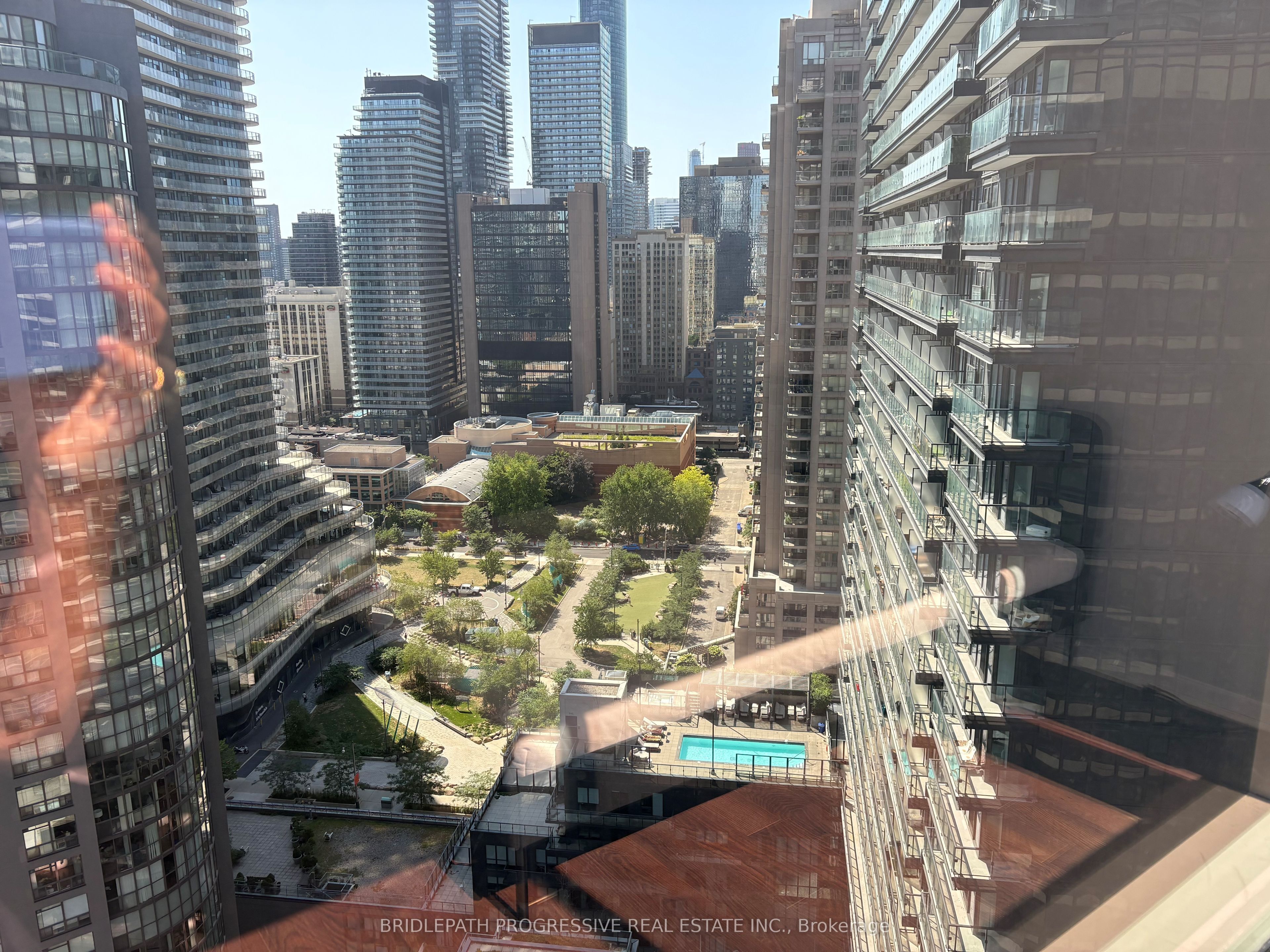 1001 Bay Street E 2410, Toronto, ON M5S 3A6 photo 2