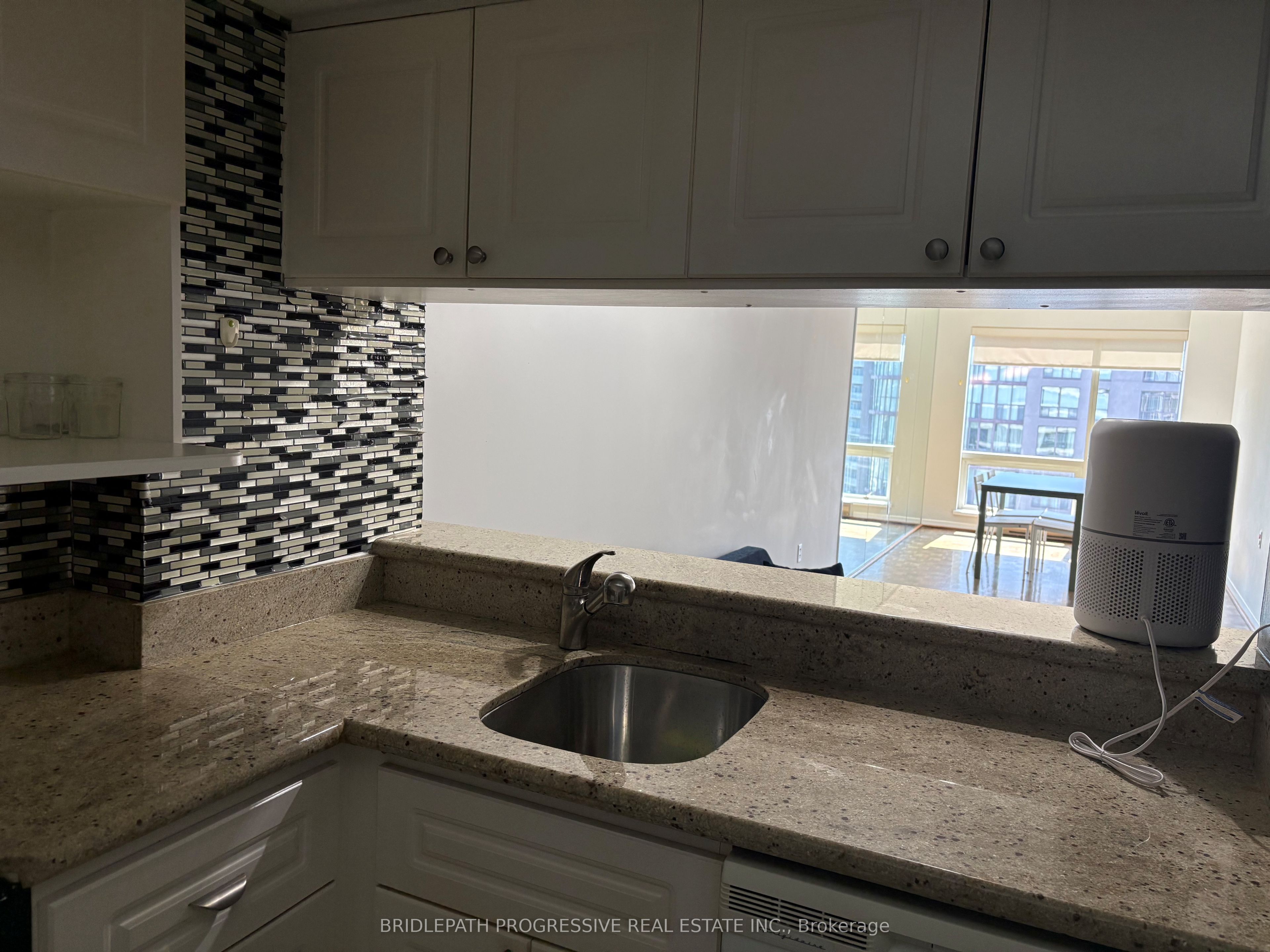 1001 Bay Street E 2410, Toronto, ON M5S 3A6 photo 4