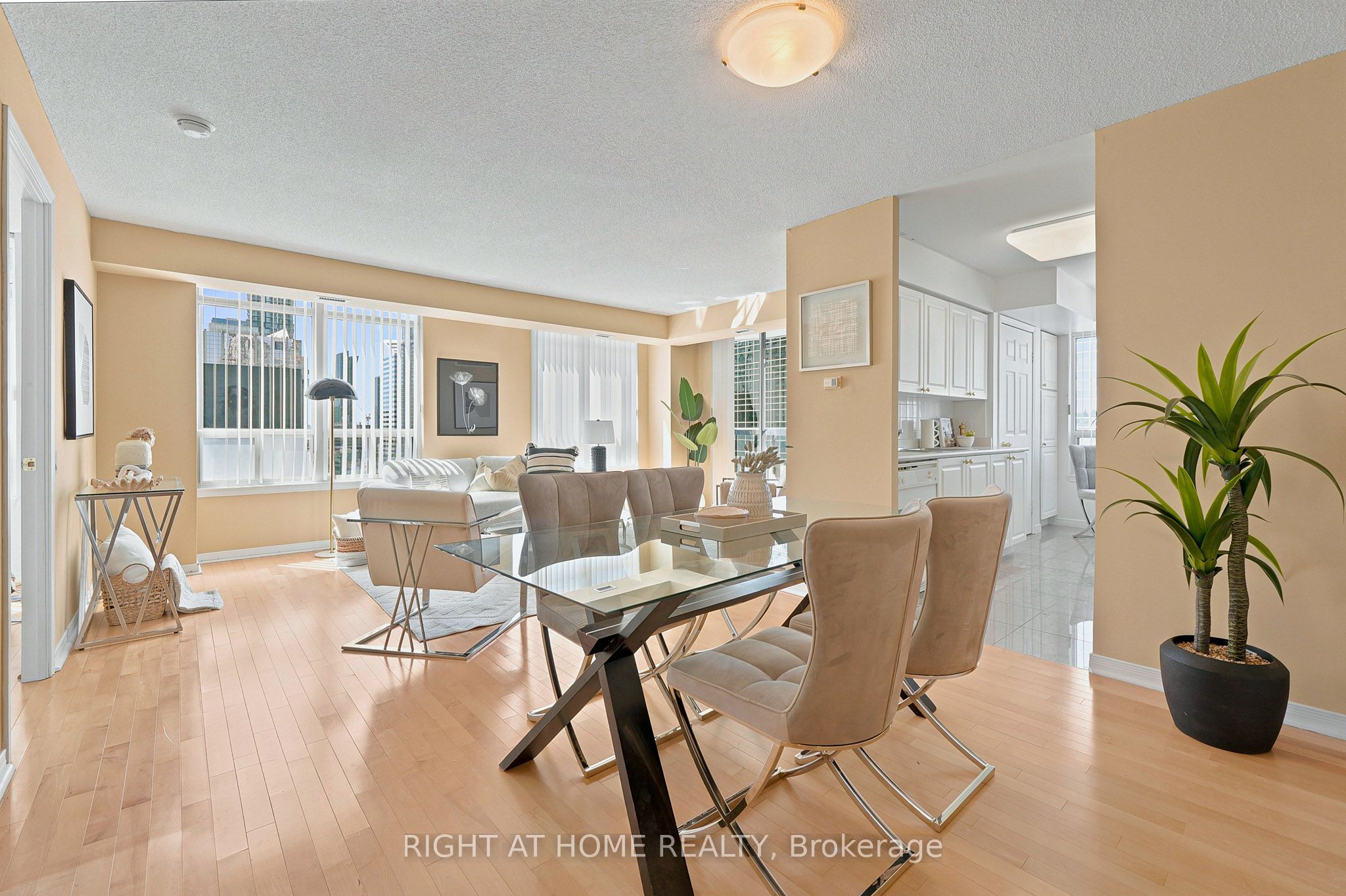 33 Empress Avenue 610, Toronto, ON M2N 6Y7 photo 5