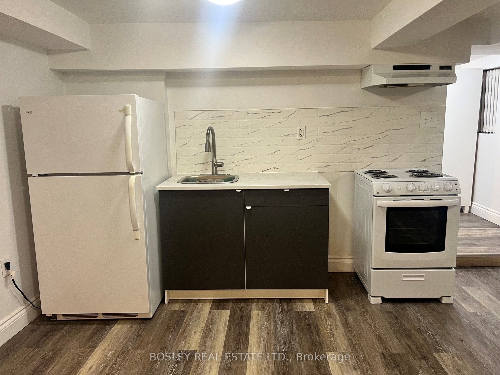 15 Manor Road E Basement, Toronto, ON M4S 1P9 photo 3