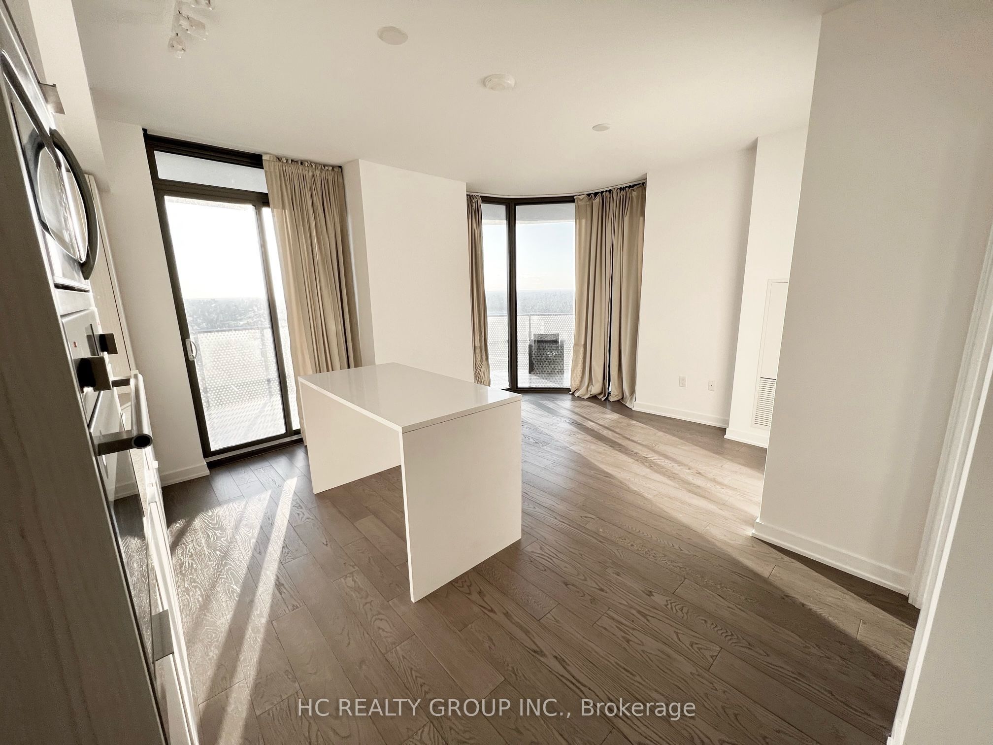11 Wellesley Street W 5908, Toronto, ON M4Y 0G4 photo 2