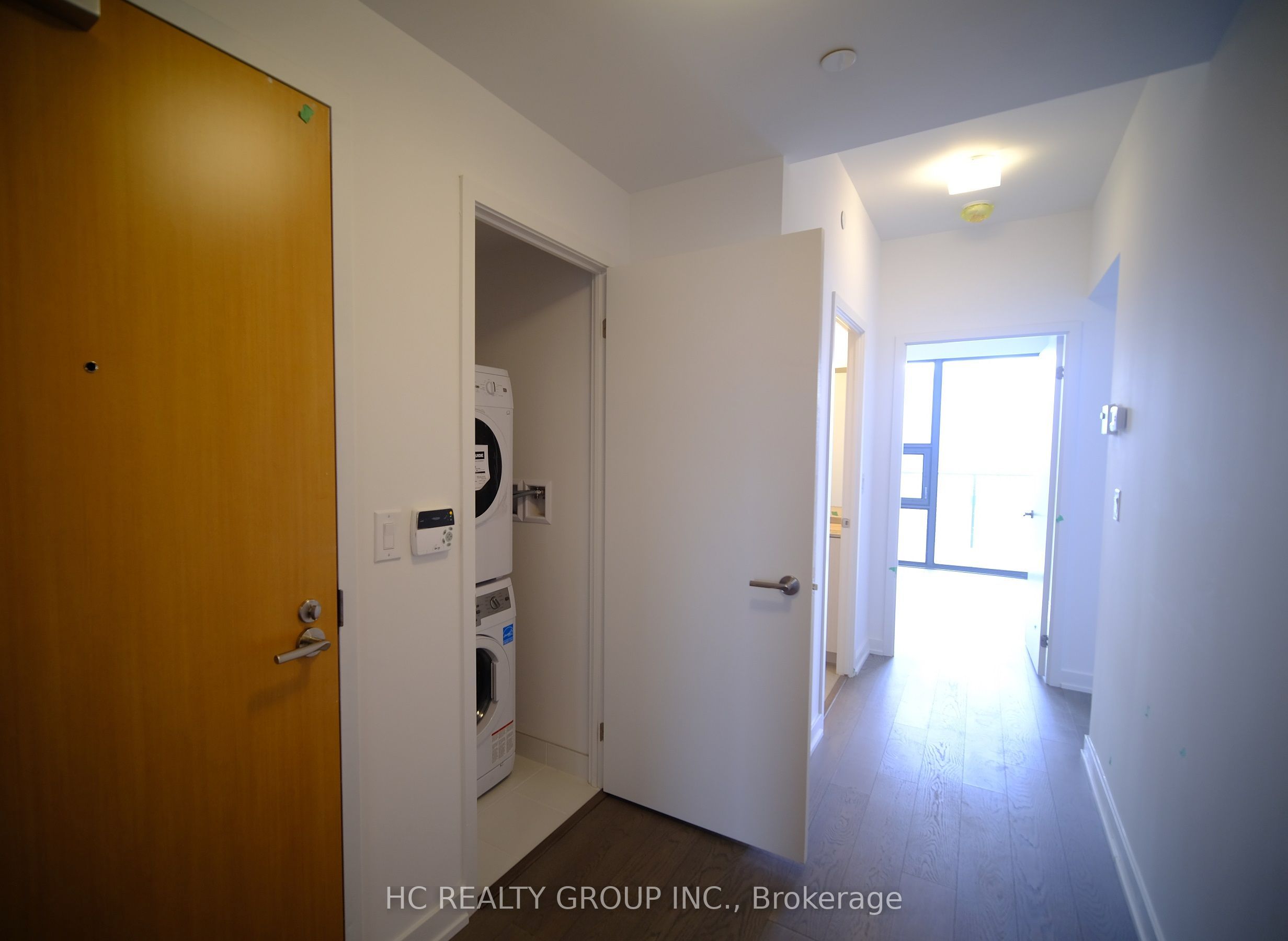 11 Wellesley Street W 5908, Toronto, ON M4Y 0G4 photo 3